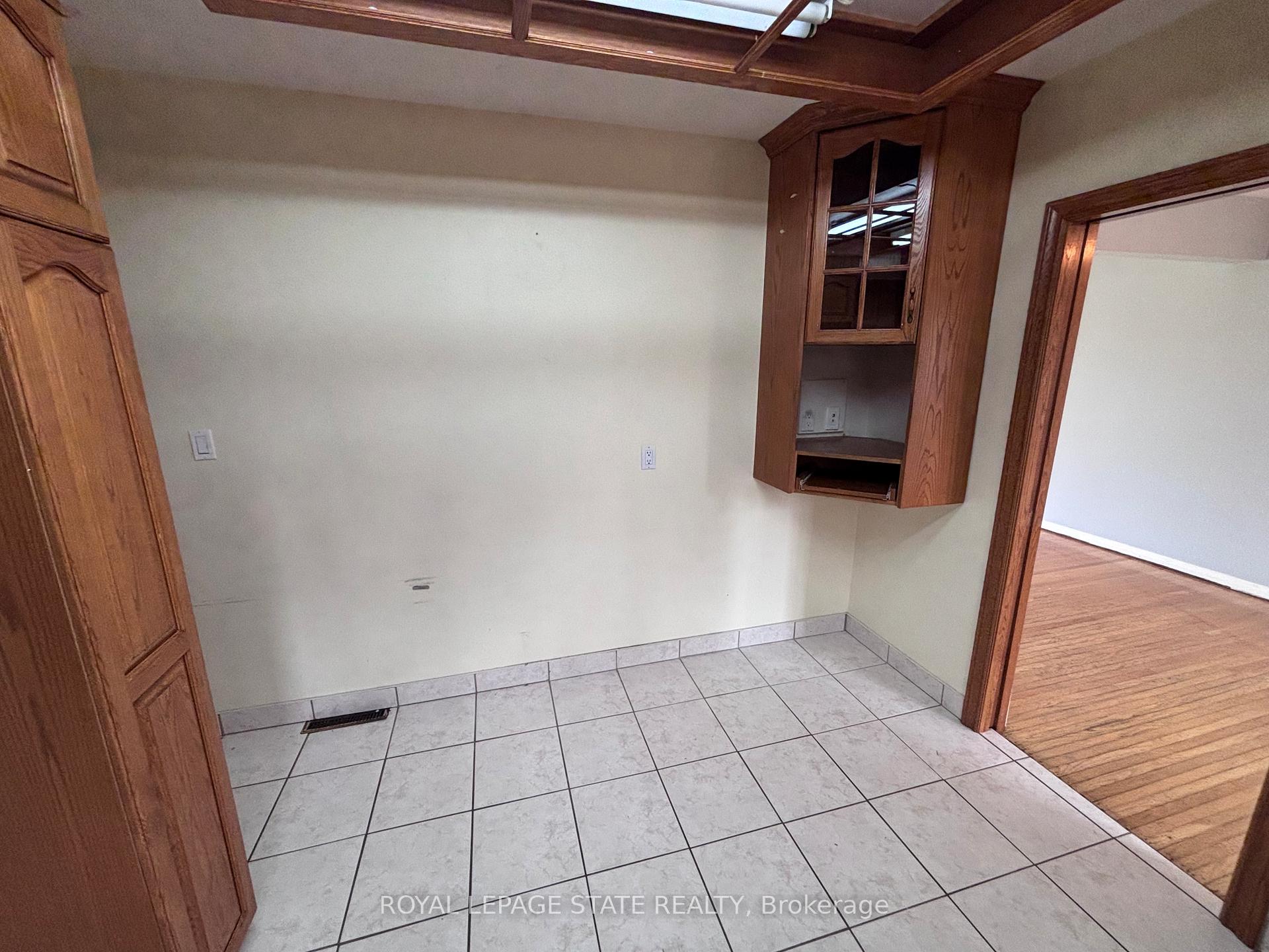 Photo 11 of 4 Beechwood Court, St. Catharines, Lakeshore — HOMEH