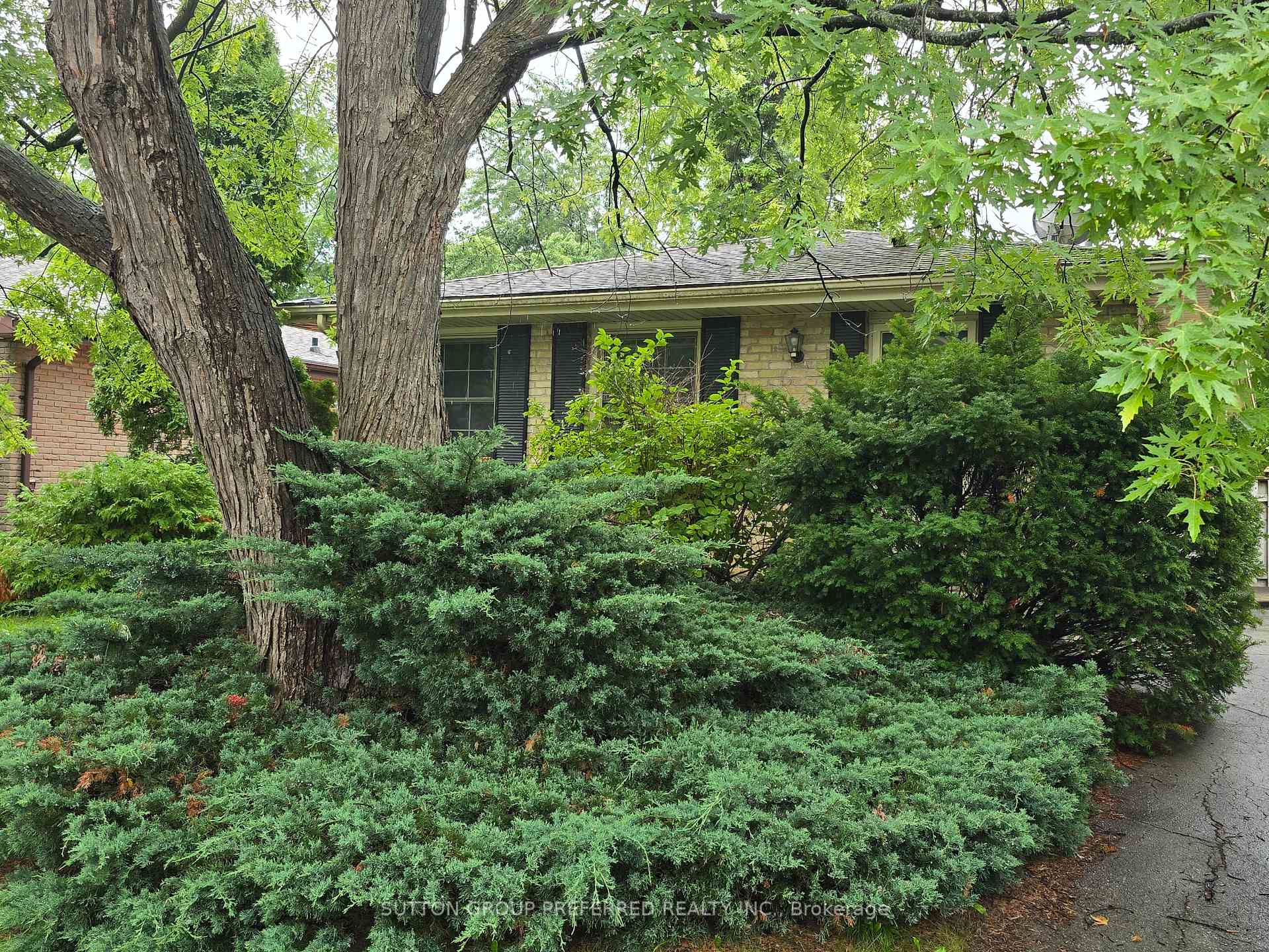 Photo 2 of 383 Ferndale Avenue, London, South Q — HOMEH