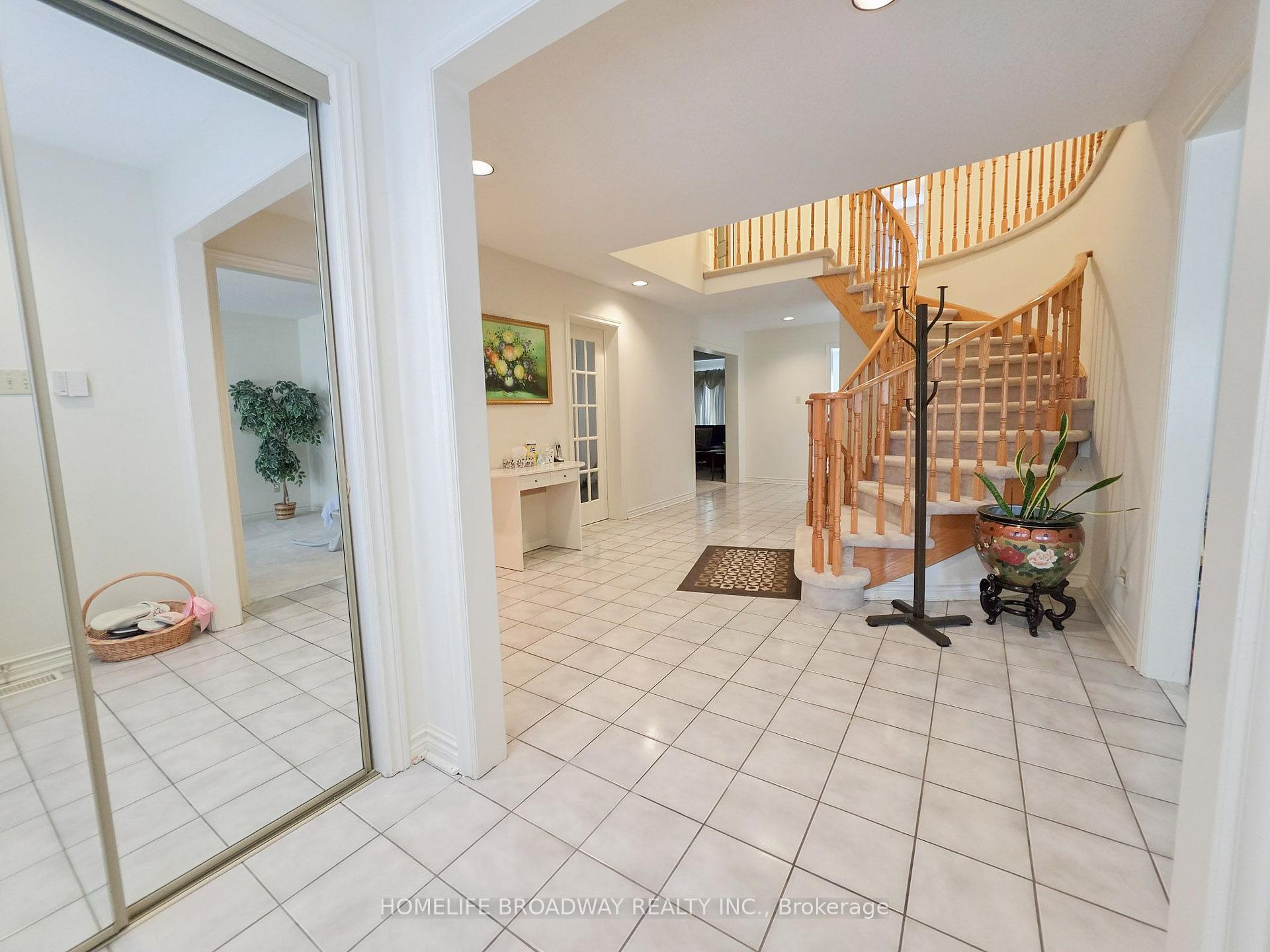 Photo 4 of 31 Hyde Park Drive, Richmond Hill, Doncrest — HOMEH