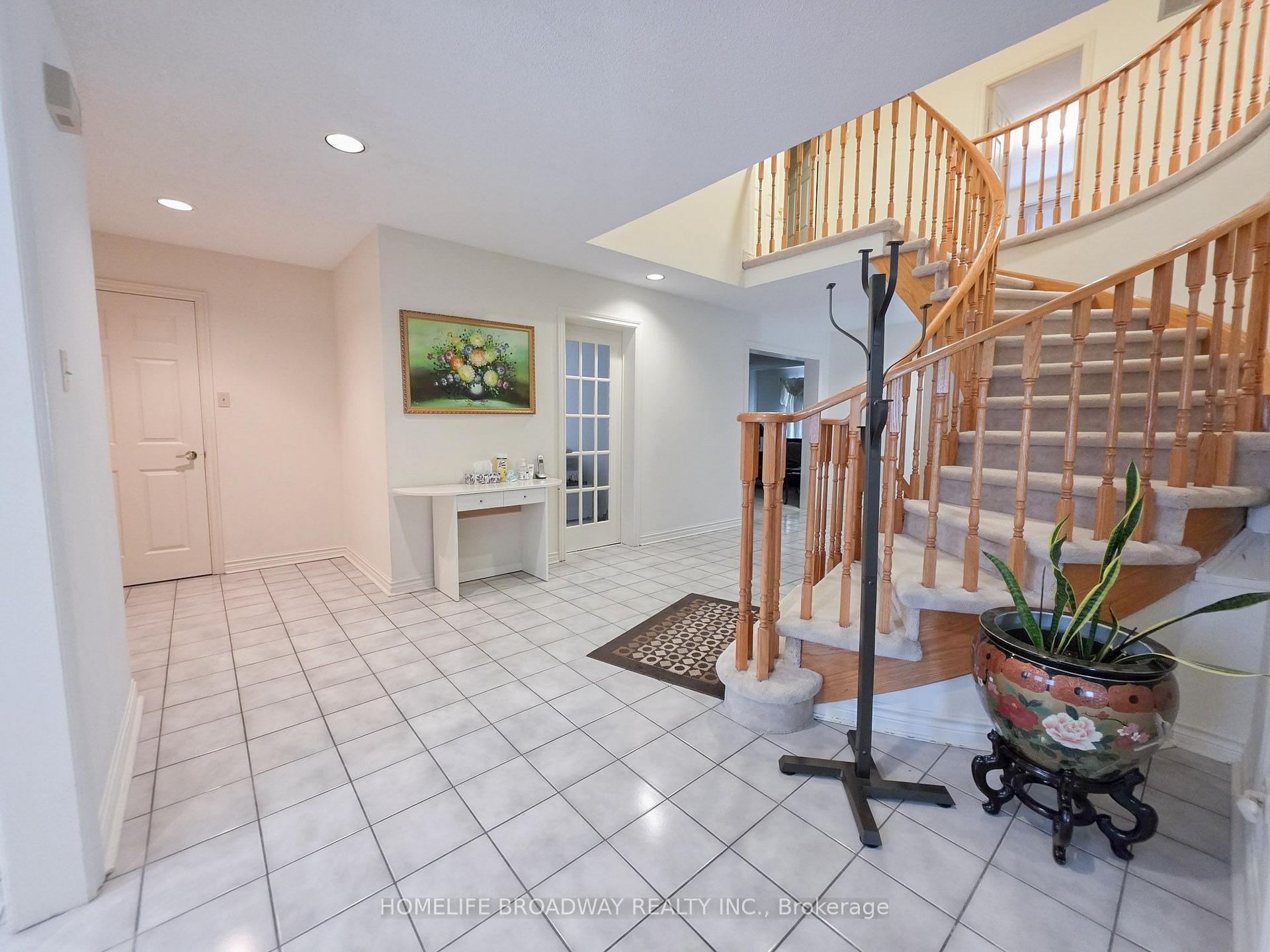 Photo 5 of 31 Hyde Park Drive, Richmond Hill, Doncrest — HOMEH