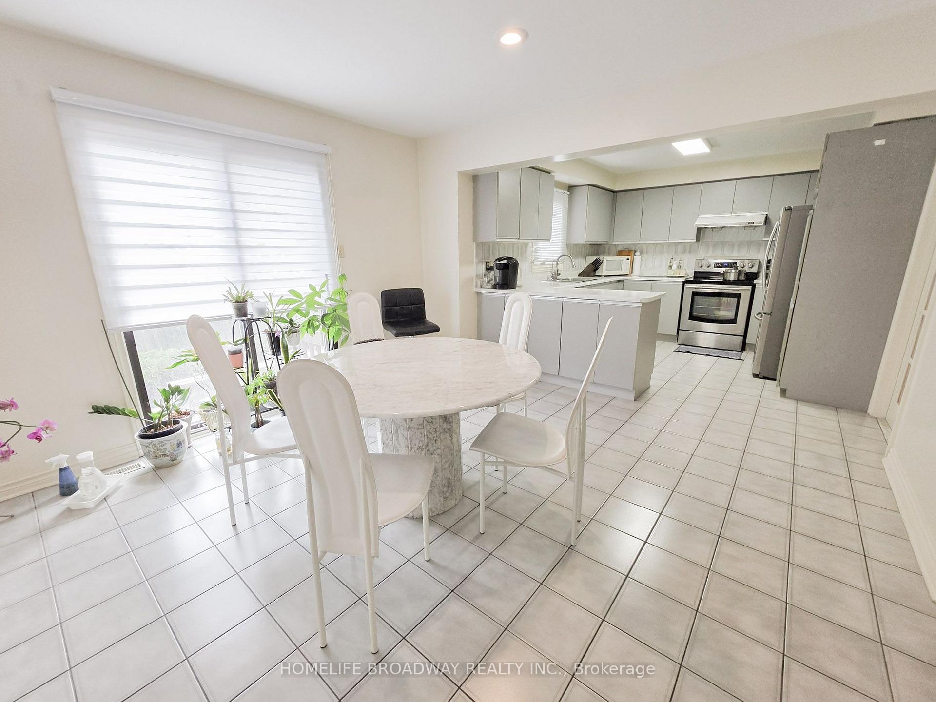 Photo 9 of 31 Hyde Park Drive, Richmond Hill, Doncrest — HOMEH
