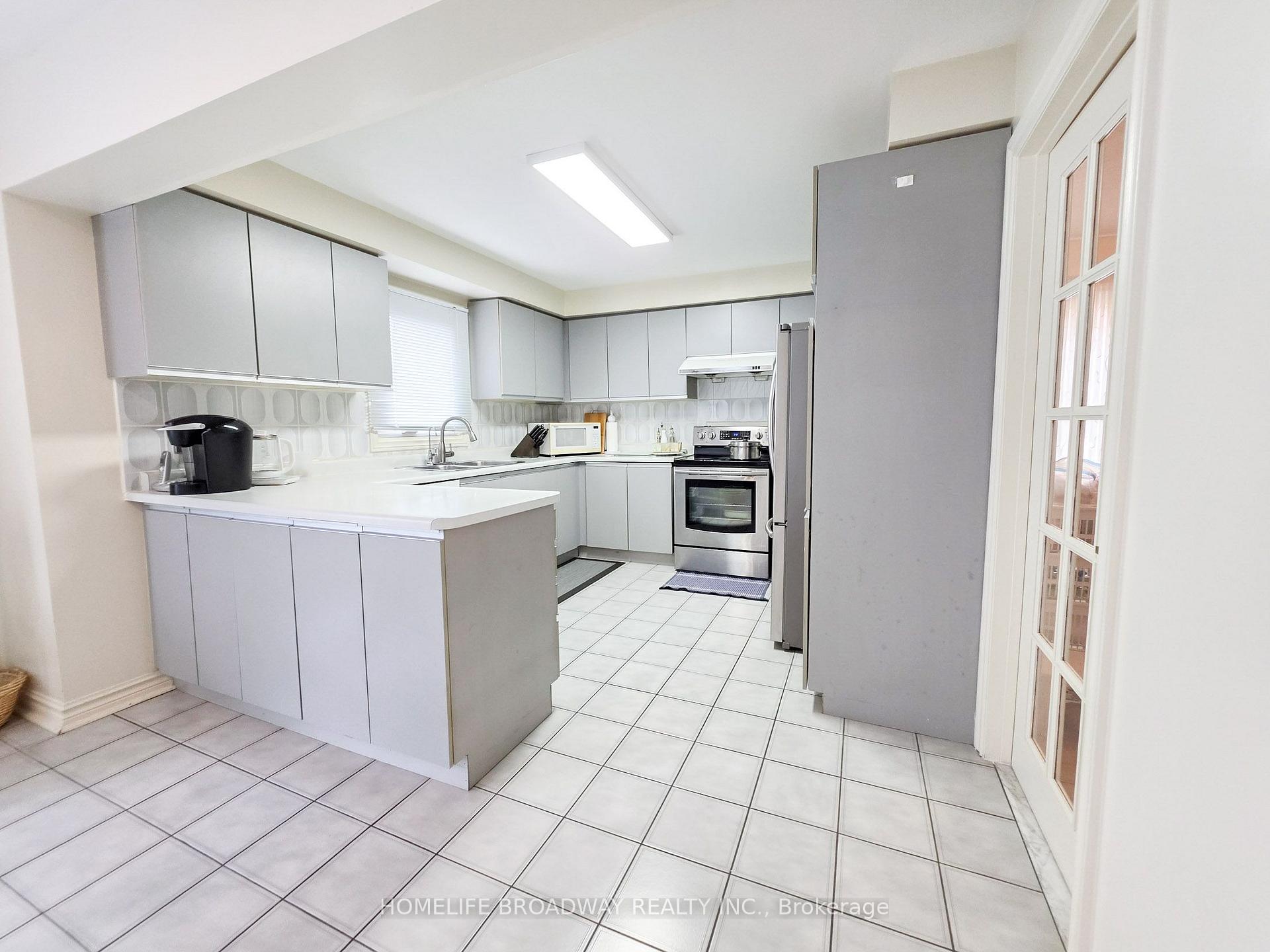 Photo 11 of 31 Hyde Park Drive, Richmond Hill, Doncrest — HOMEH