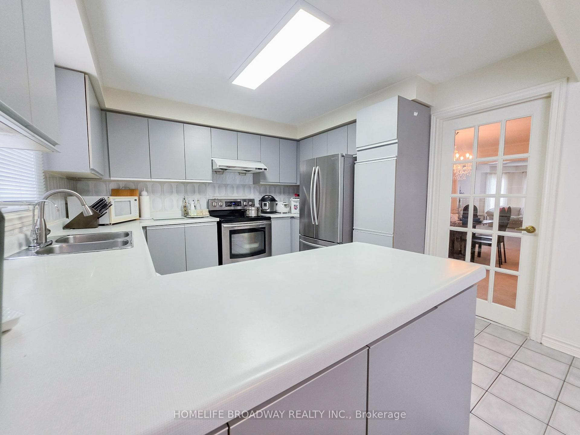 Photo 12 of 31 Hyde Park Drive, Richmond Hill, Doncrest — HOMEH