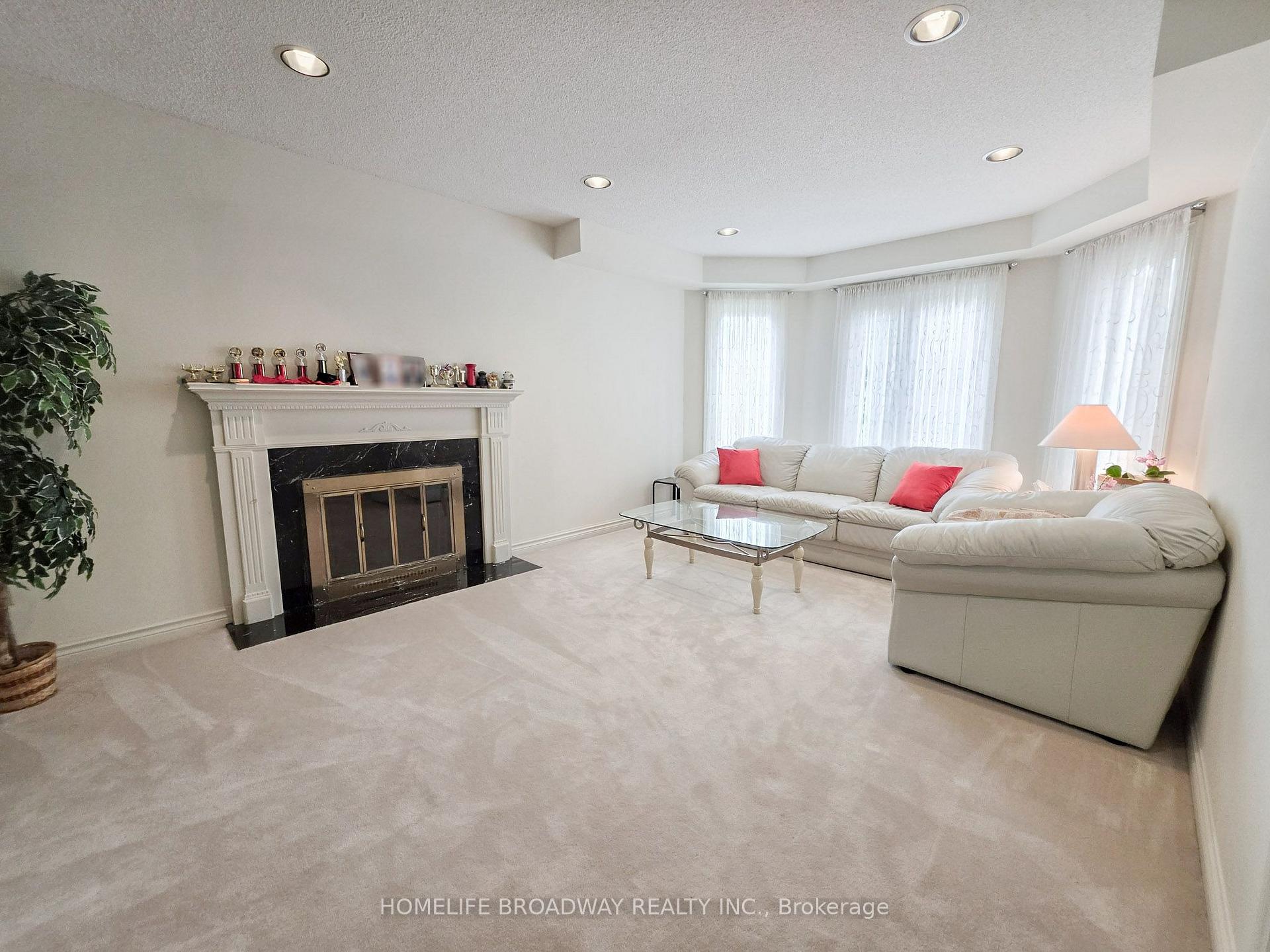 Photo 13 of 31 Hyde Park Drive, Richmond Hill, Doncrest — HOMEH