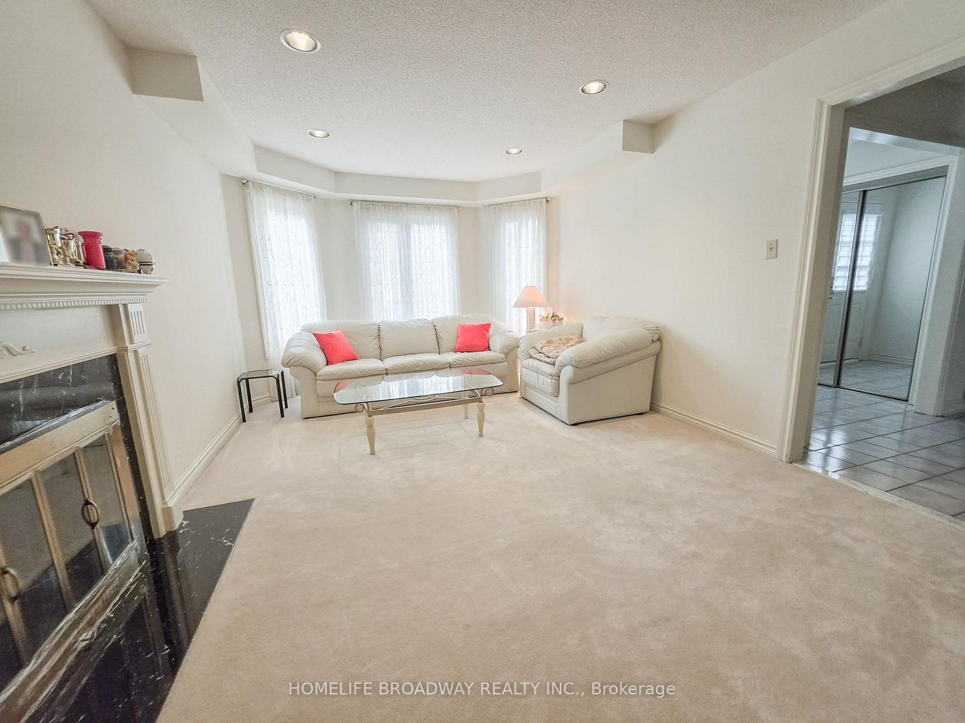 Photo 14 of 31 Hyde Park Drive, Richmond Hill, Doncrest — HOMEH