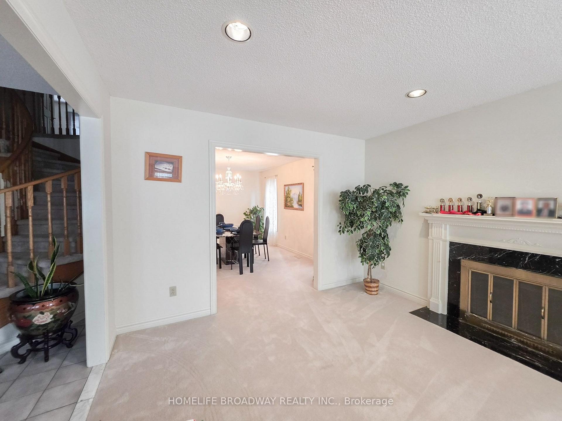 Photo 15 of 31 Hyde Park Drive, Richmond Hill, Doncrest — HOMEH