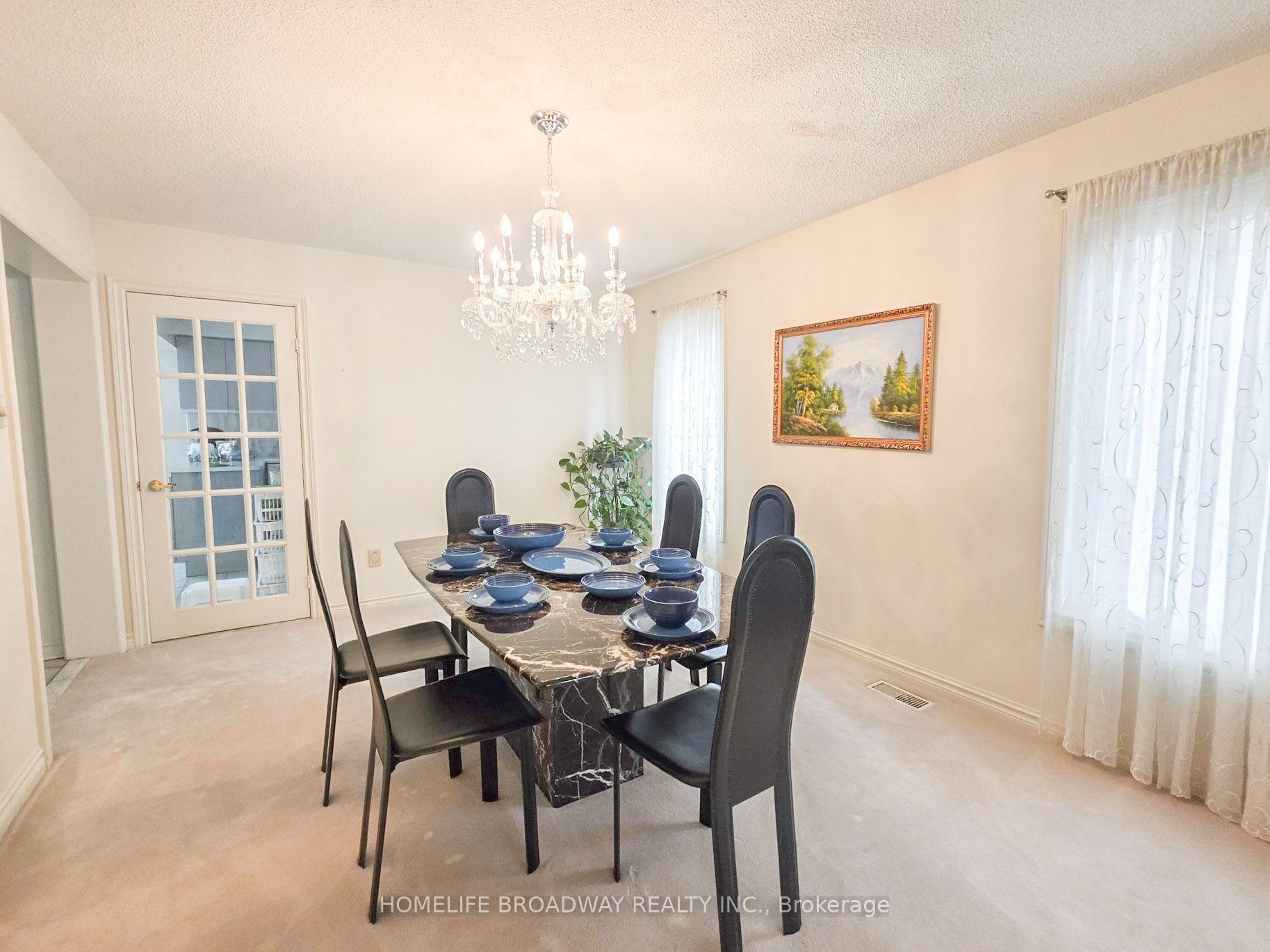 Photo 16 of 31 Hyde Park Drive, Richmond Hill, Doncrest — HOMEH