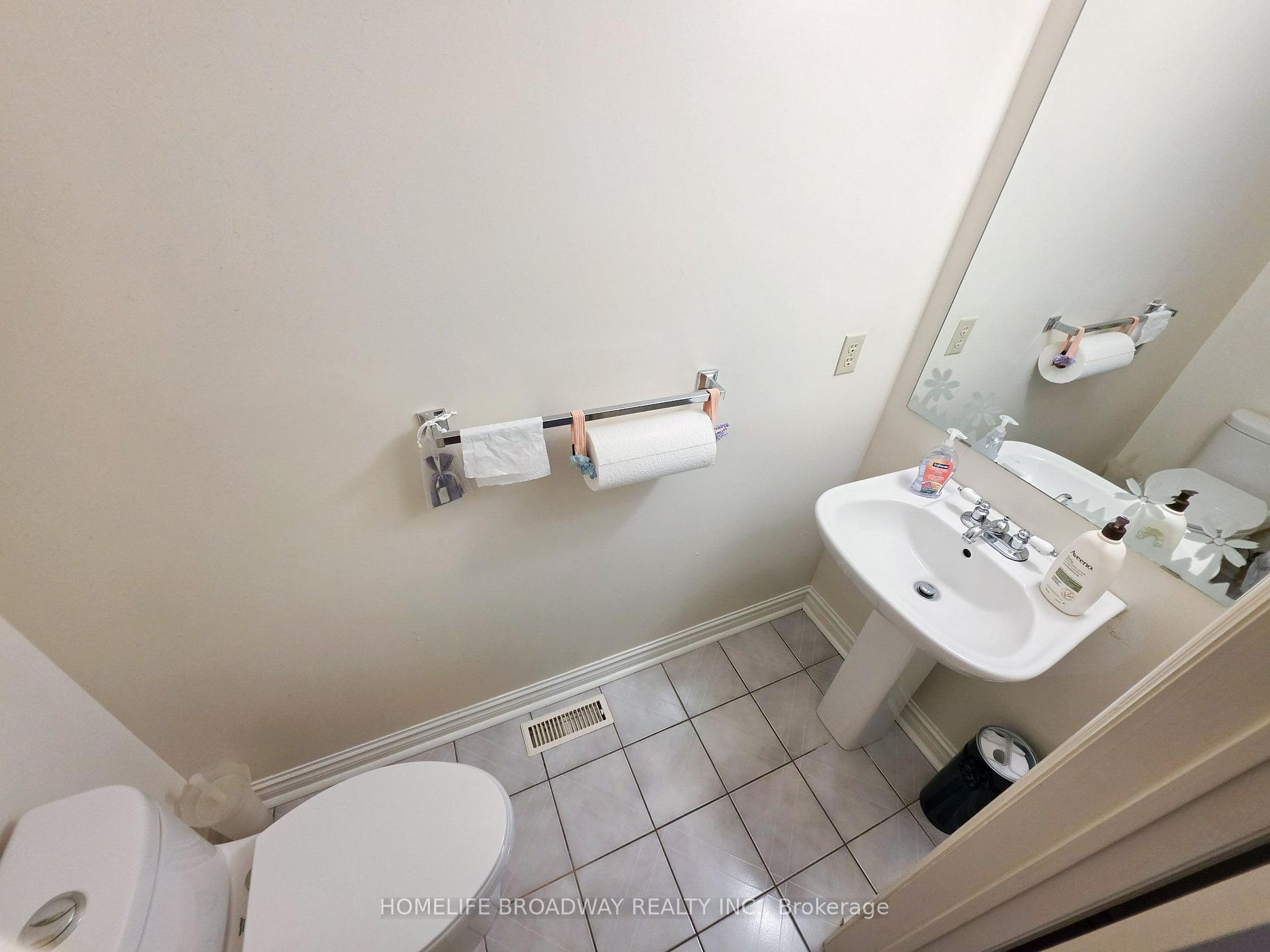 Photo 19 of 31 Hyde Park Drive, Richmond Hill, Doncrest — HOMEH