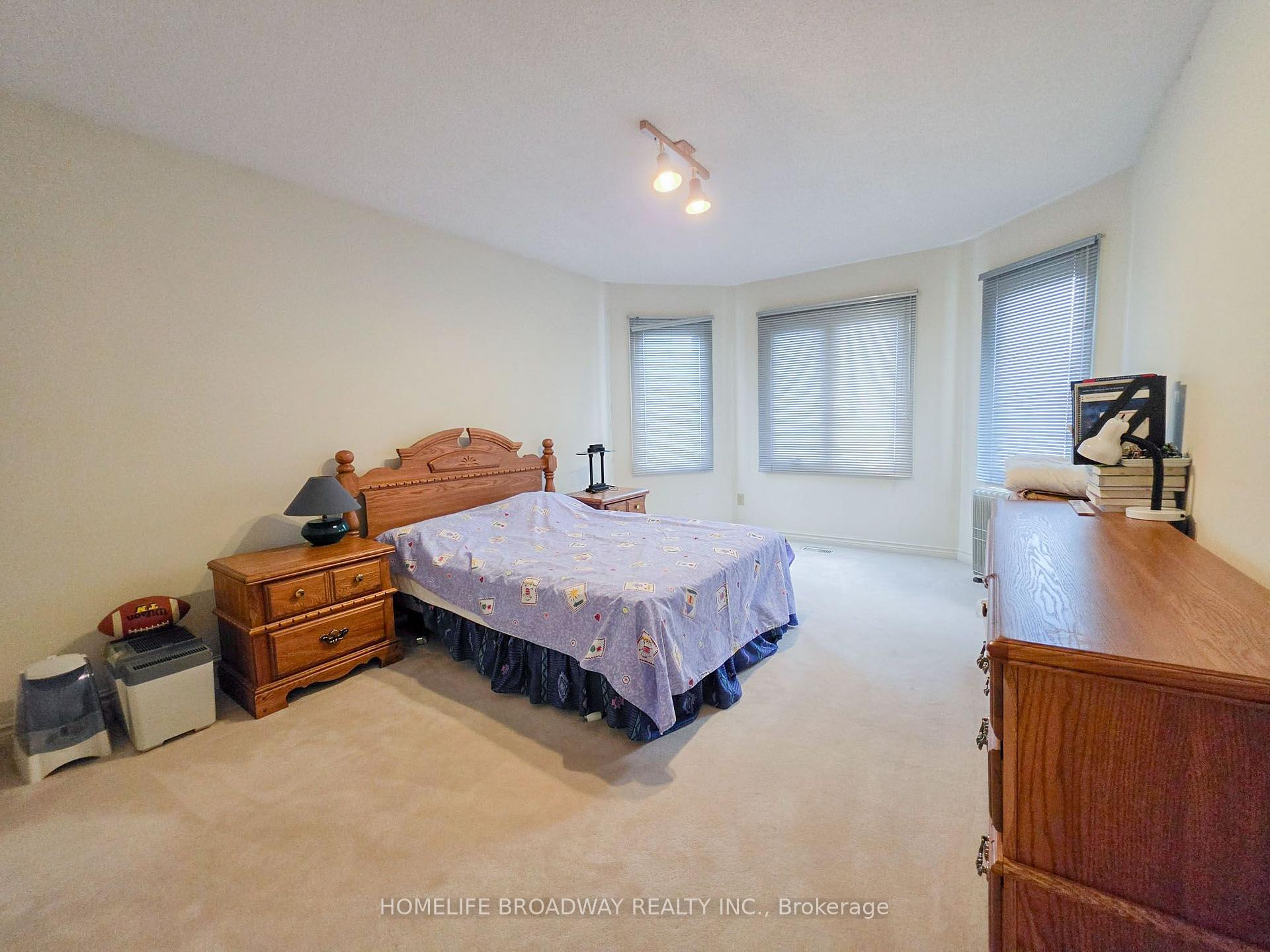 Photo 23 of 31 Hyde Park Drive, Richmond Hill, Doncrest — HOMEH