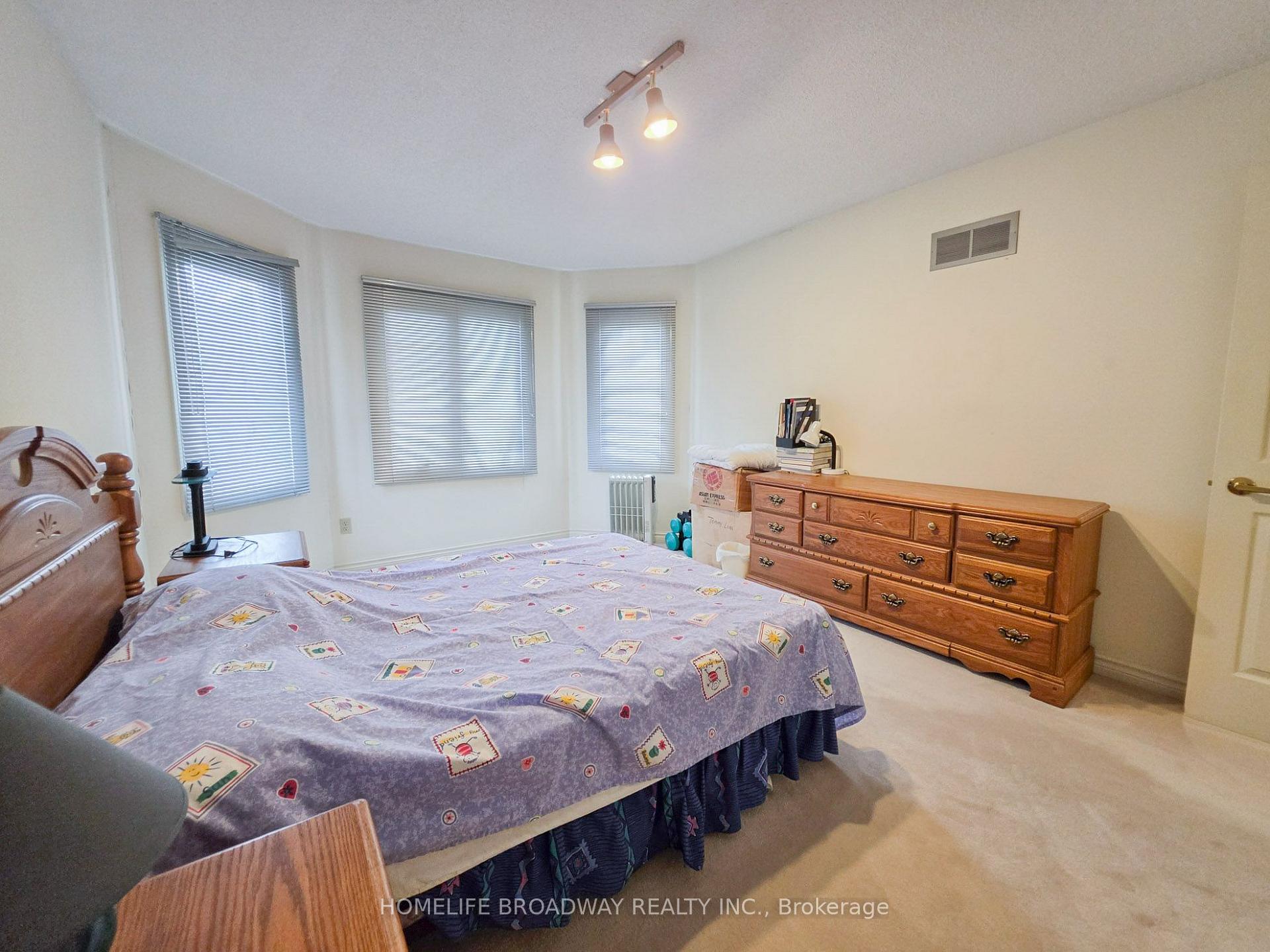 Photo 24 of 31 Hyde Park Drive, Richmond Hill, Doncrest — HOMEH