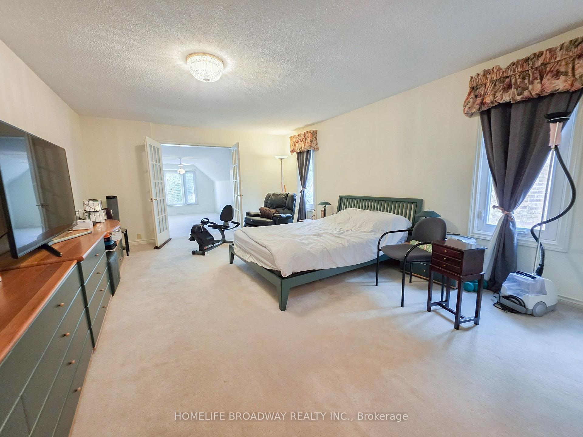Photo 29 of 31 Hyde Park Drive, Richmond Hill, Doncrest — HOMEH