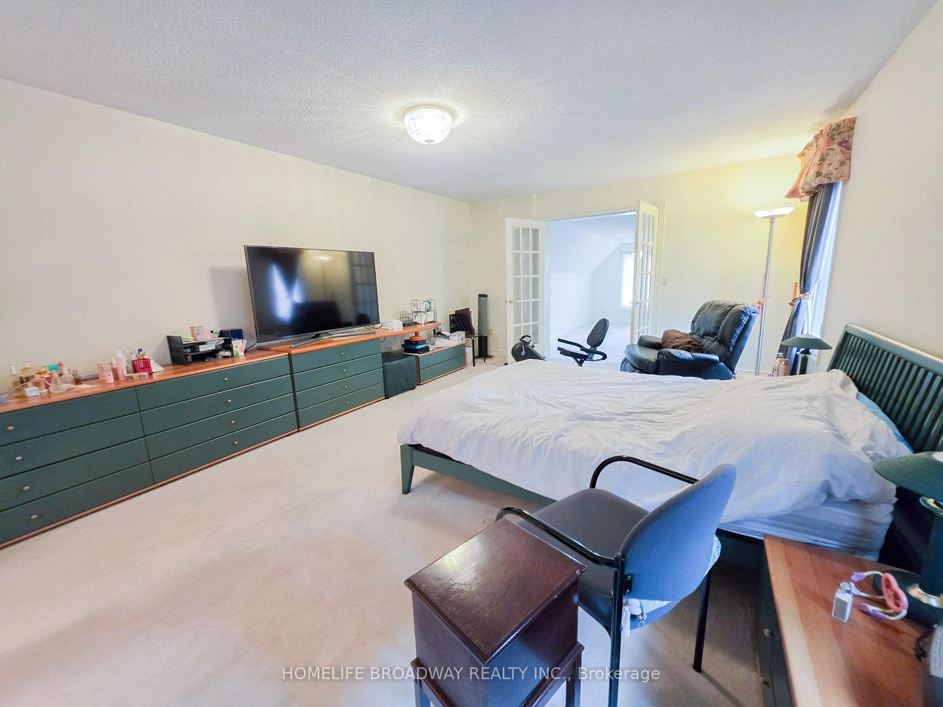 Photo 30 of 31 Hyde Park Drive, Richmond Hill, Doncrest — HOMEH