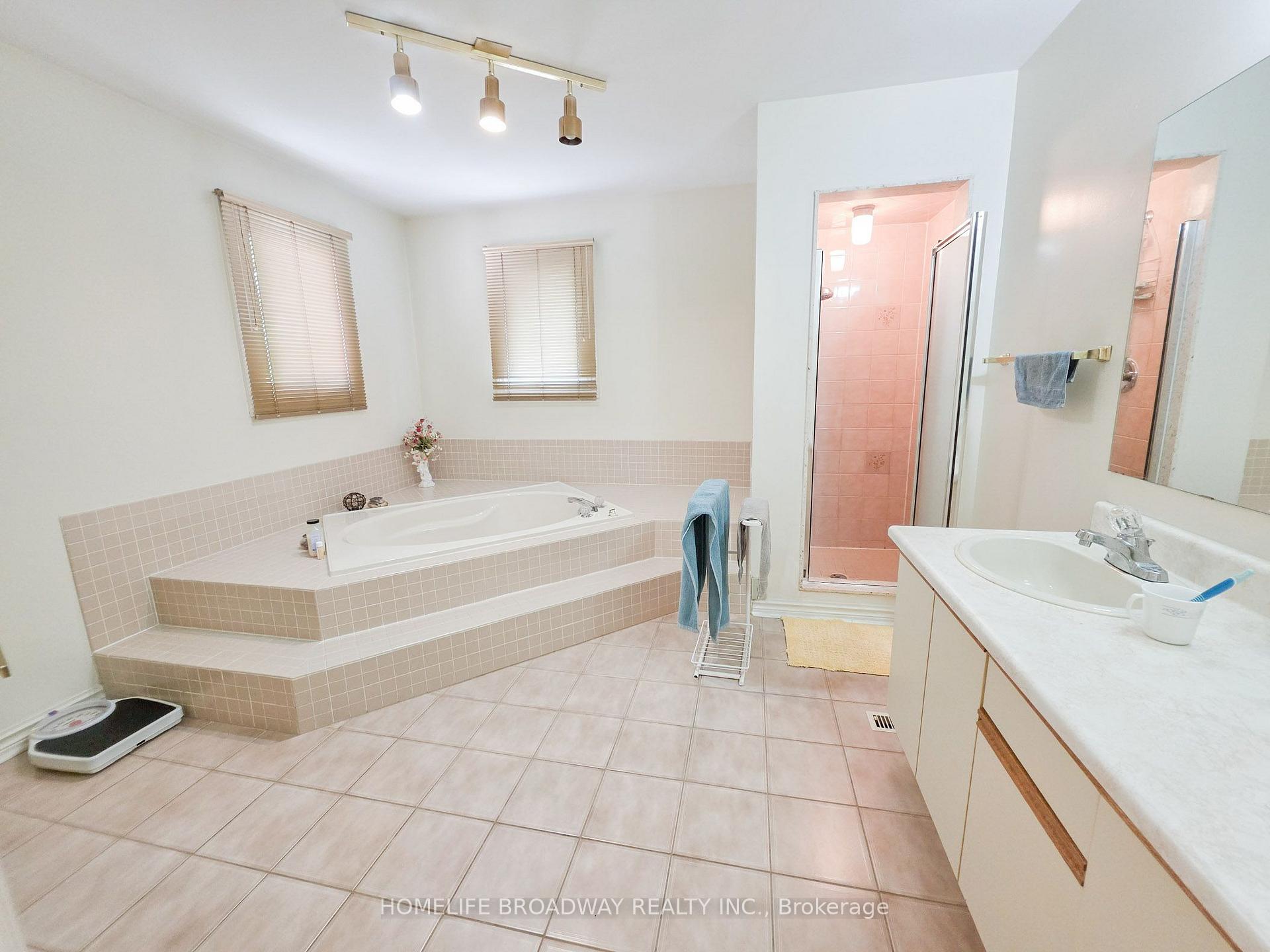Photo 34 of 31 Hyde Park Drive, Richmond Hill, Doncrest — HOMEH
