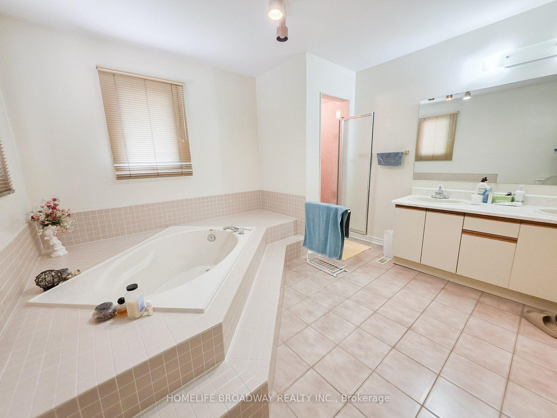 Photo 35 of 31 Hyde Park Drive, Richmond Hill, Doncrest — HOMEH