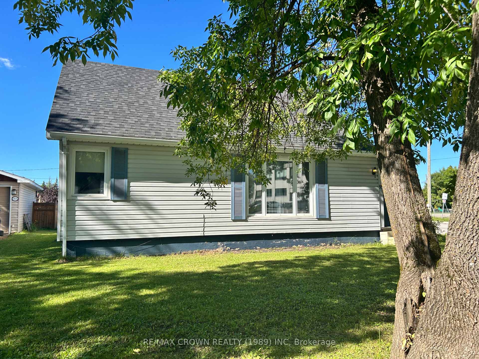 Photo 3 of 85 Dominion Avenue, Kapuskasing — HOMEH