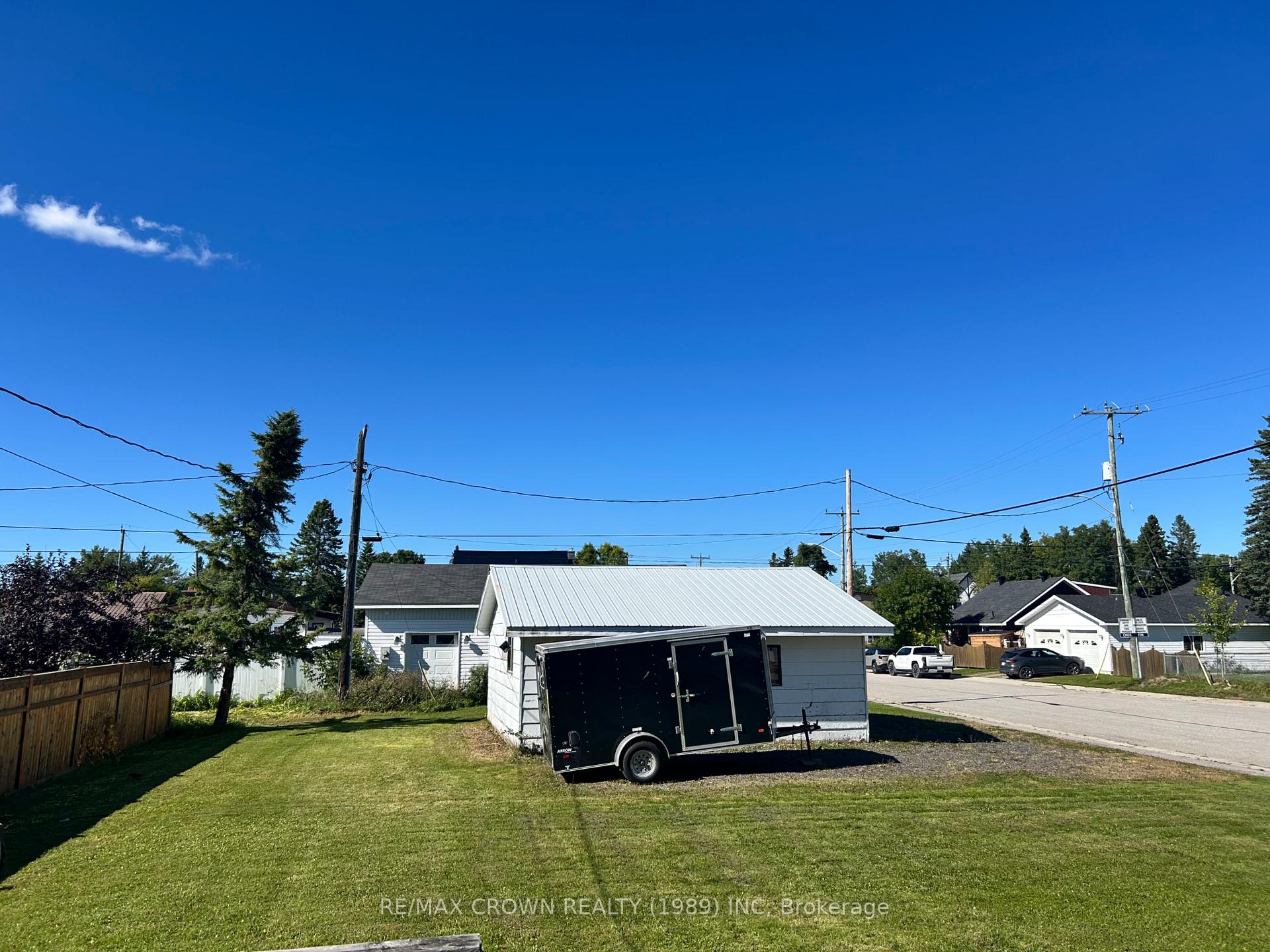 Photo 5 of 85 Dominion Avenue, Kapuskasing — HOMEH