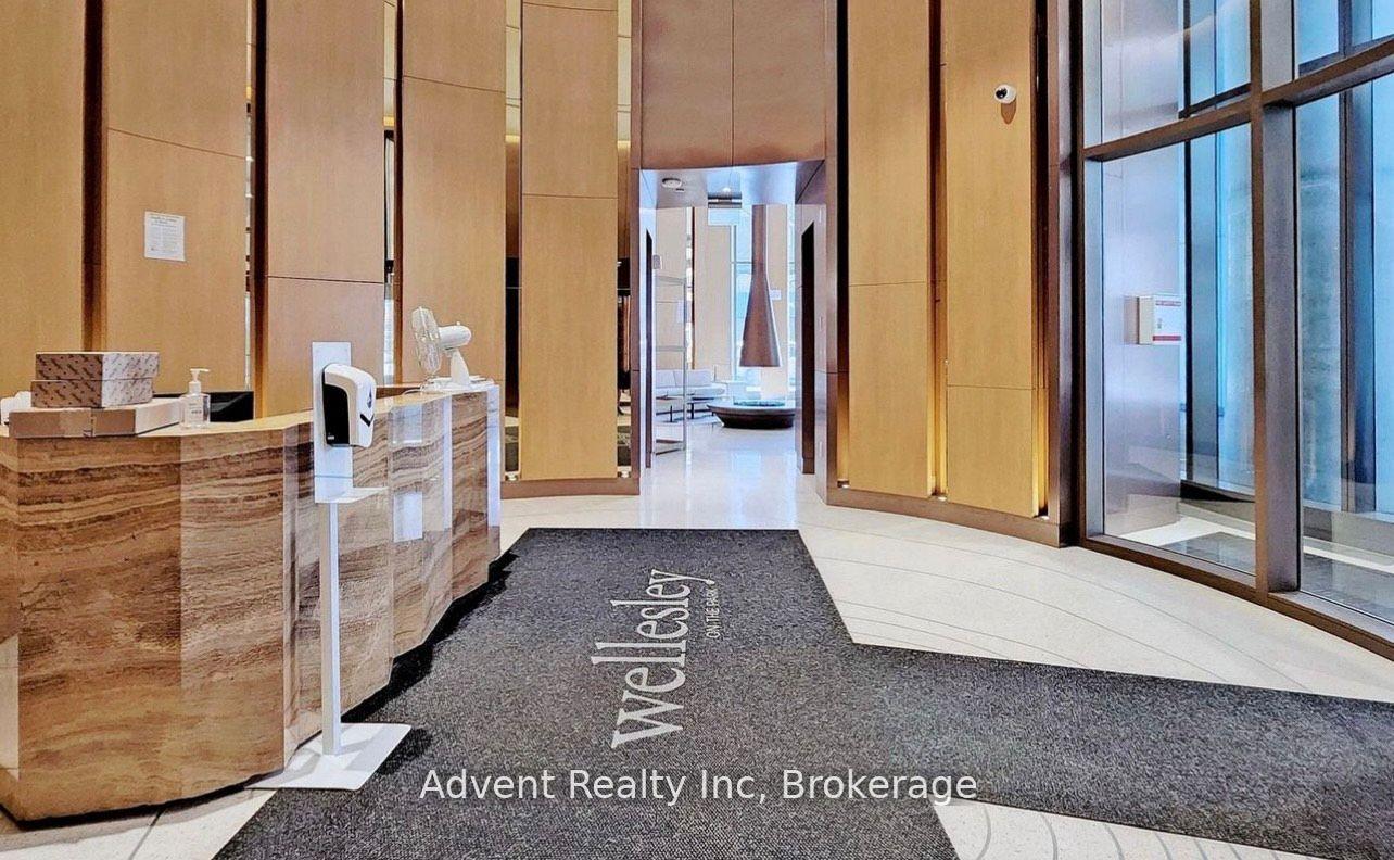 Photo 3 of Unit 5213, 11 Wellesley Street W, Toronto, Bay Street Corridor — HOMEH