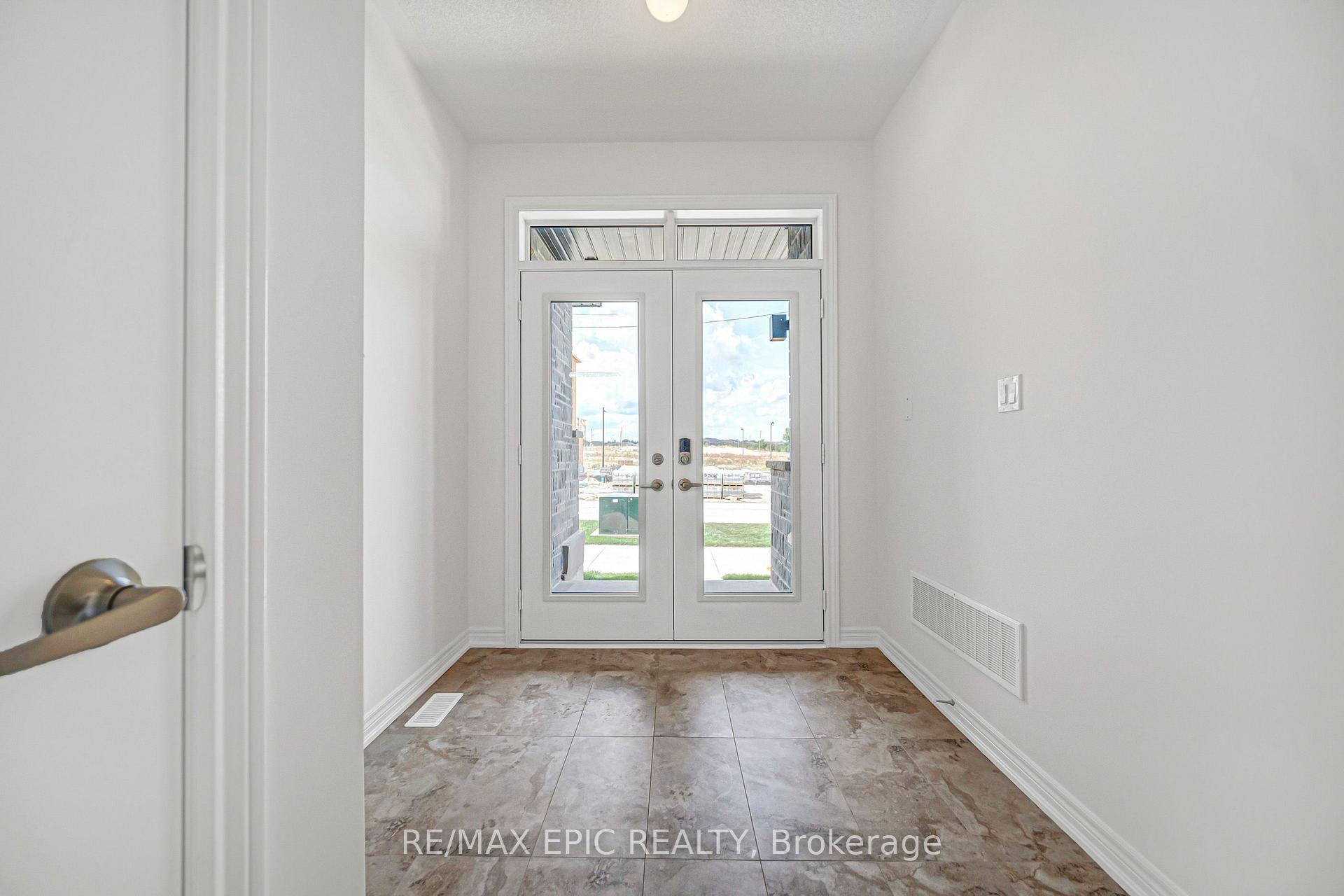 Photo 4 of 179 Vine Cliff Boulevard, Markham, Victoria Manor-Jennings Gate — HOMEH