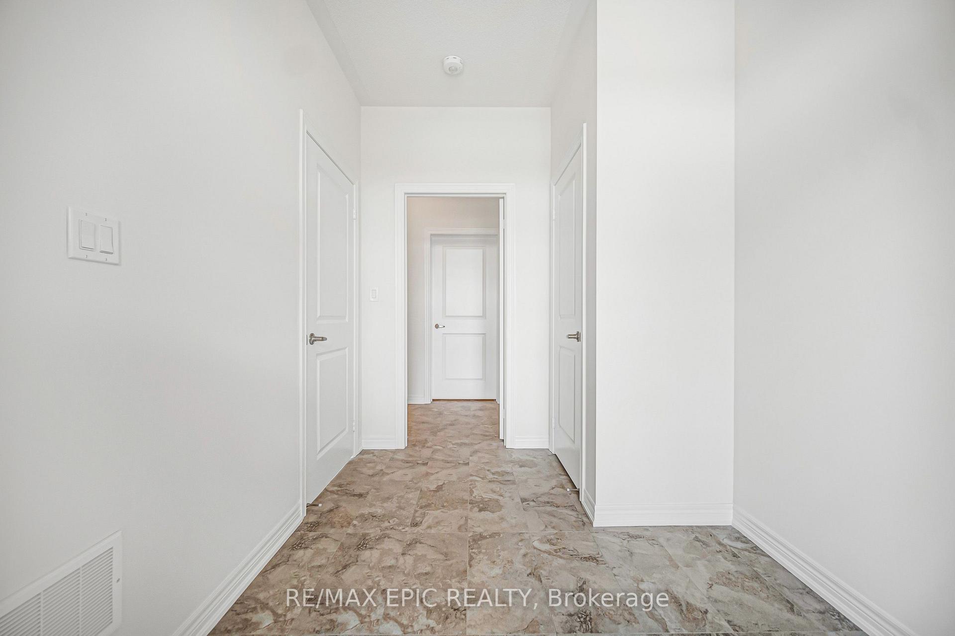 Photo 5 of 179 Vine Cliff Boulevard, Markham, Victoria Manor-Jennings Gate — HOMEH