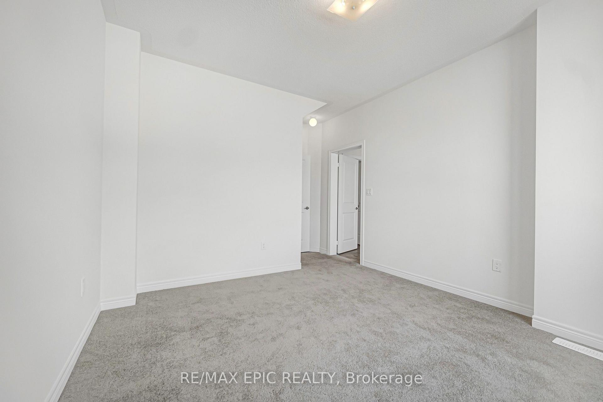 Photo 8 of 179 Vine Cliff Boulevard, Markham, Victoria Manor-Jennings Gate — HOMEH