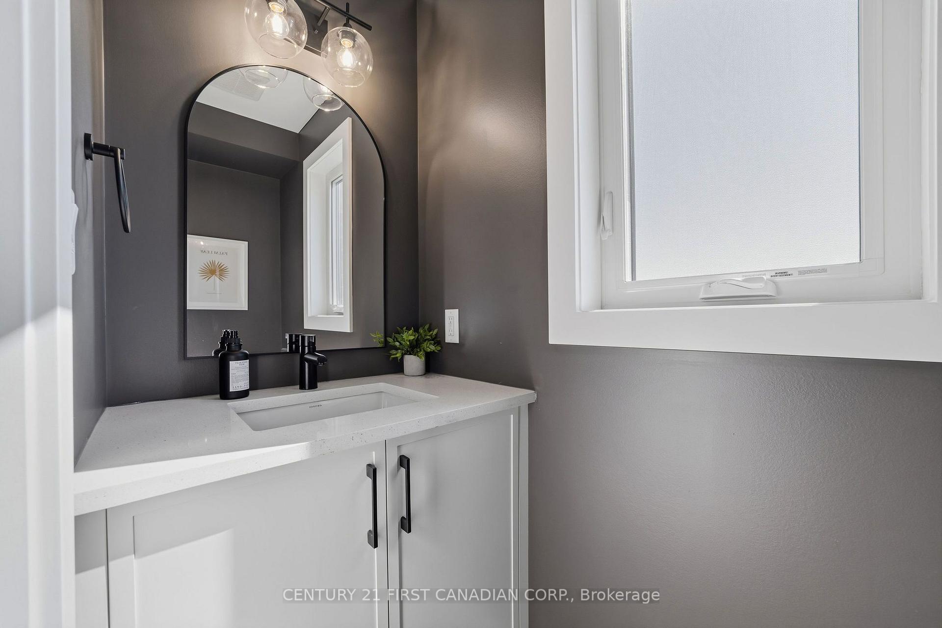 Photo 8 of 34 Postma Crescent, North Middlesex, Ailsa Craig — HOMEH