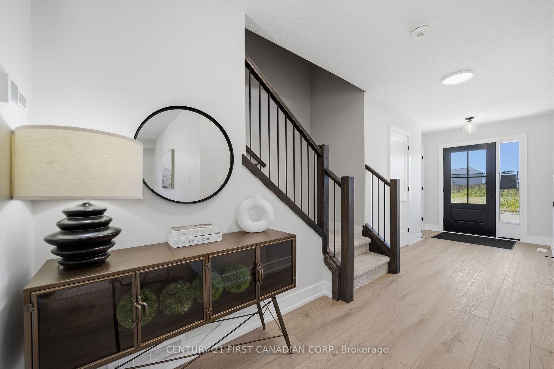 Photo 9 of 34 Postma Crescent, North Middlesex, Ailsa Craig — HOMEH