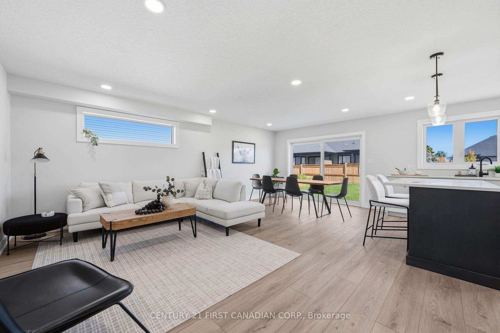 Photo 10 of 34 Postma Crescent, North Middlesex, Ailsa Craig — HOMEH