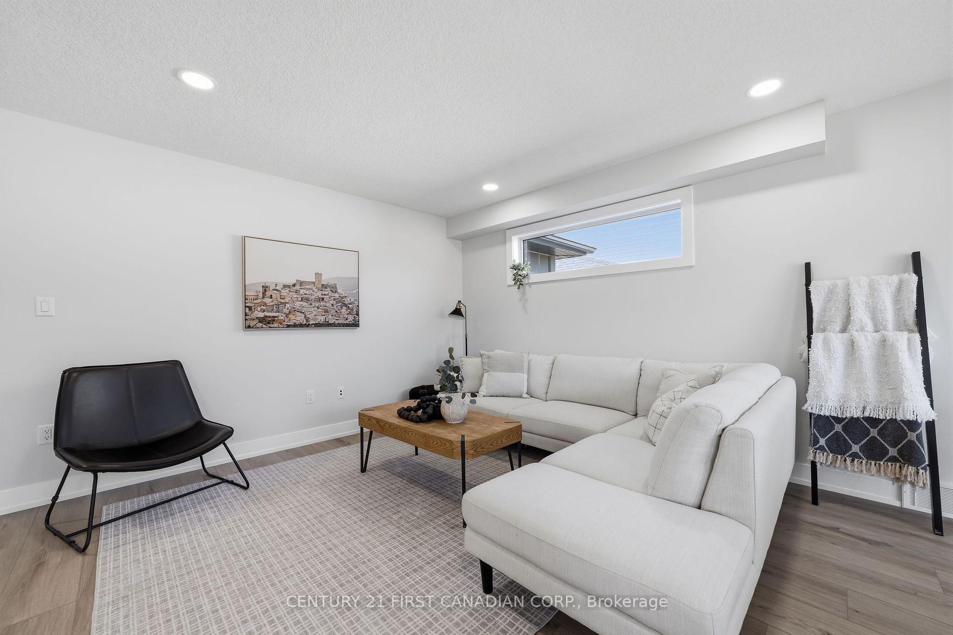 Photo 11 of 34 Postma Crescent, North Middlesex, Ailsa Craig — HOMEH