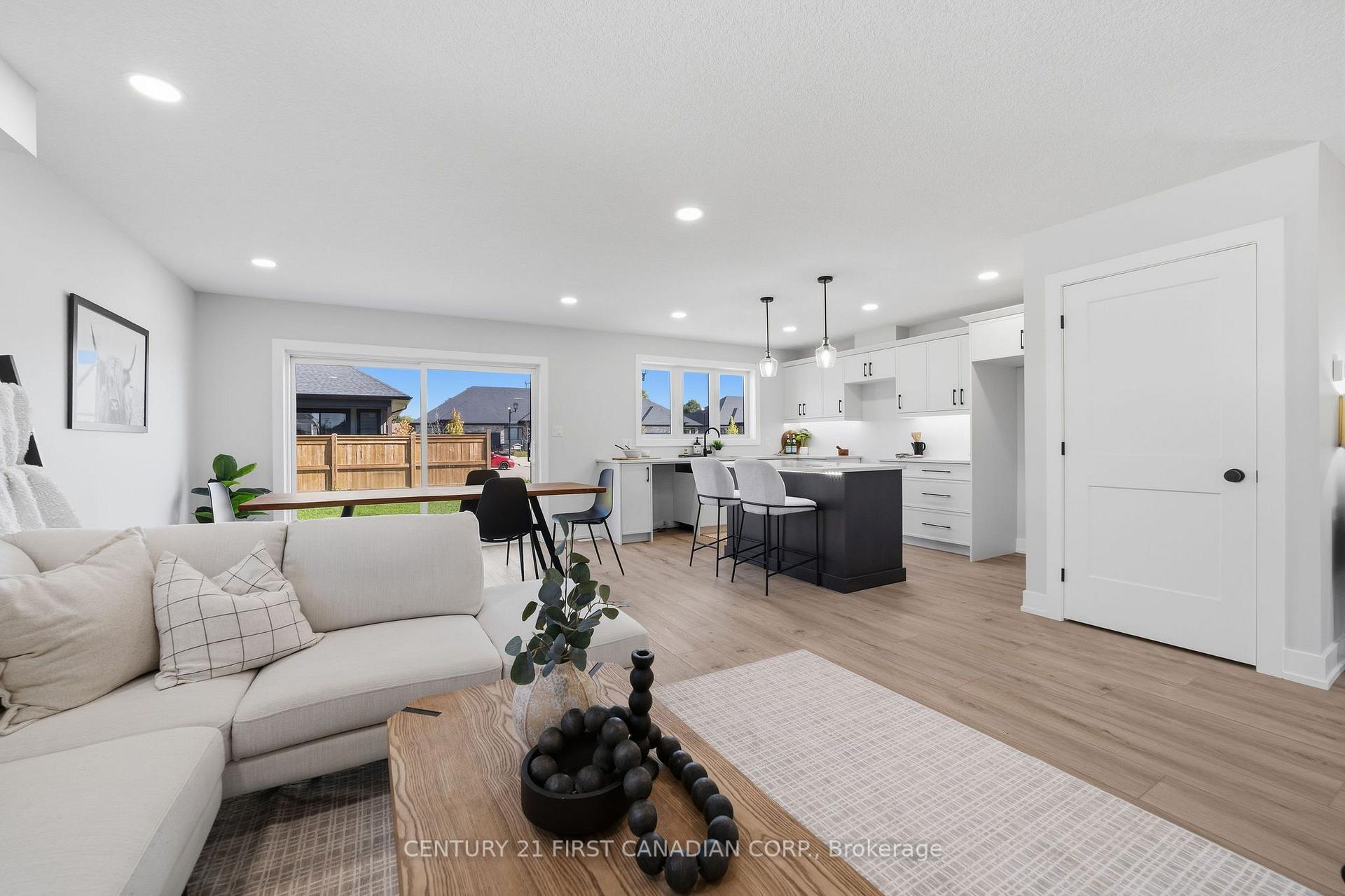Photo 12 of 34 Postma Crescent, North Middlesex, Ailsa Craig — HOMEH