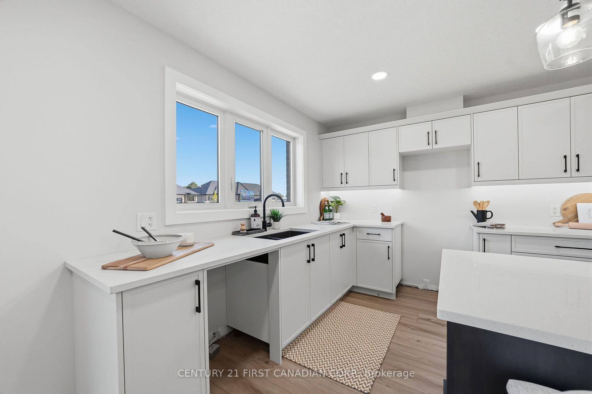 Photo 15 of 34 Postma Crescent, North Middlesex, Ailsa Craig — HOMEH
