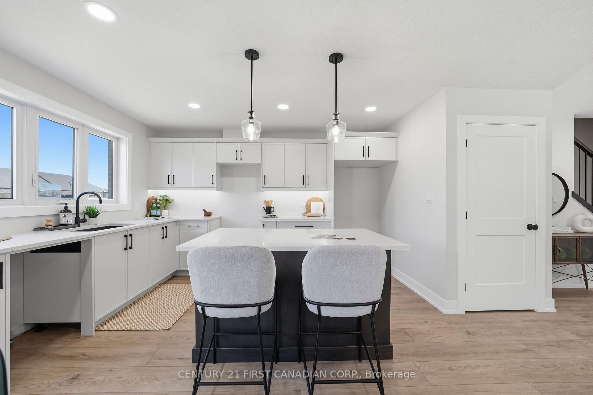 Photo 16 of 34 Postma Crescent, North Middlesex, Ailsa Craig — HOMEH