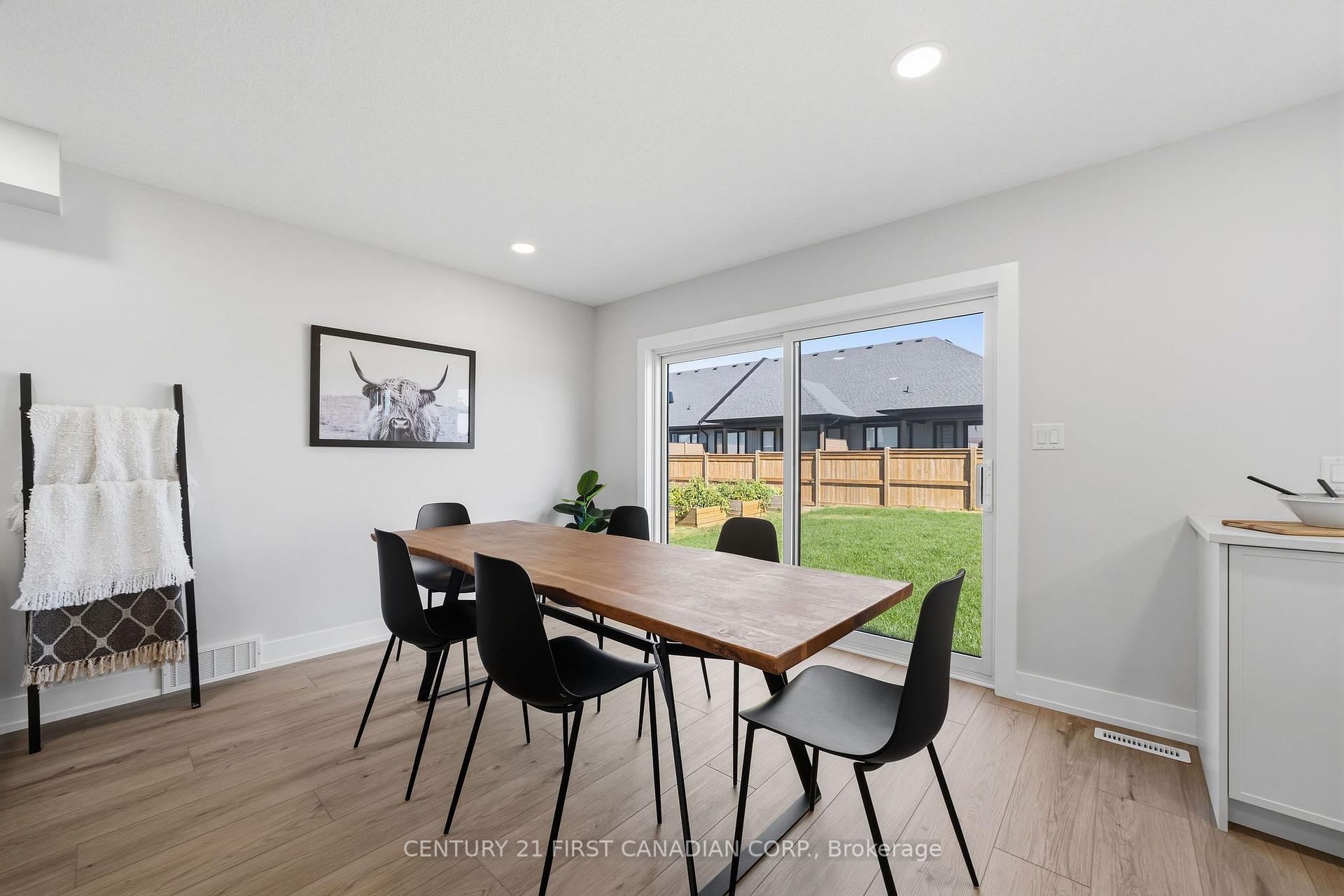 Photo 17 of 34 Postma Crescent, North Middlesex, Ailsa Craig — HOMEH