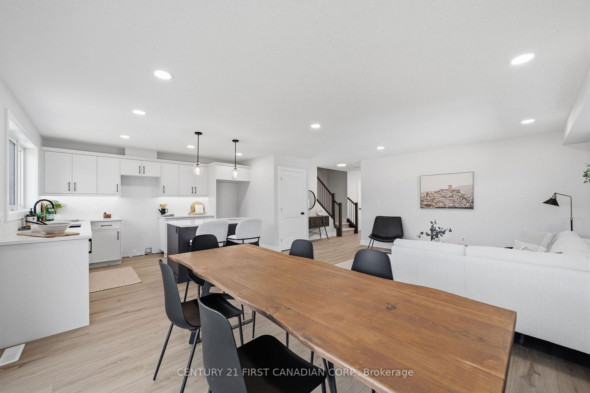 Photo 18 of 34 Postma Crescent, North Middlesex, Ailsa Craig — HOMEH