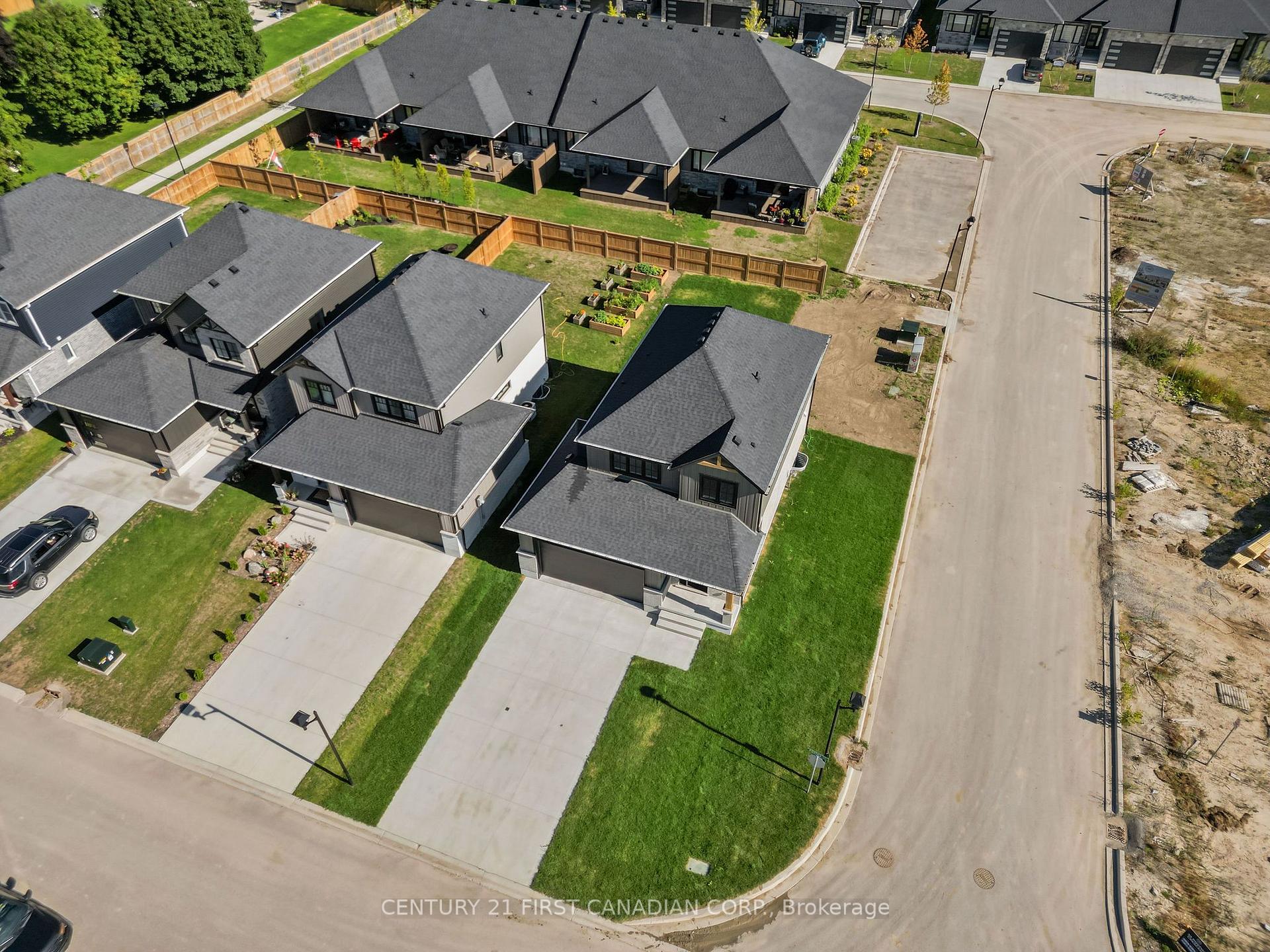 Photo 31 of 34 Postma Crescent, North Middlesex, Ailsa Craig — HOMEH