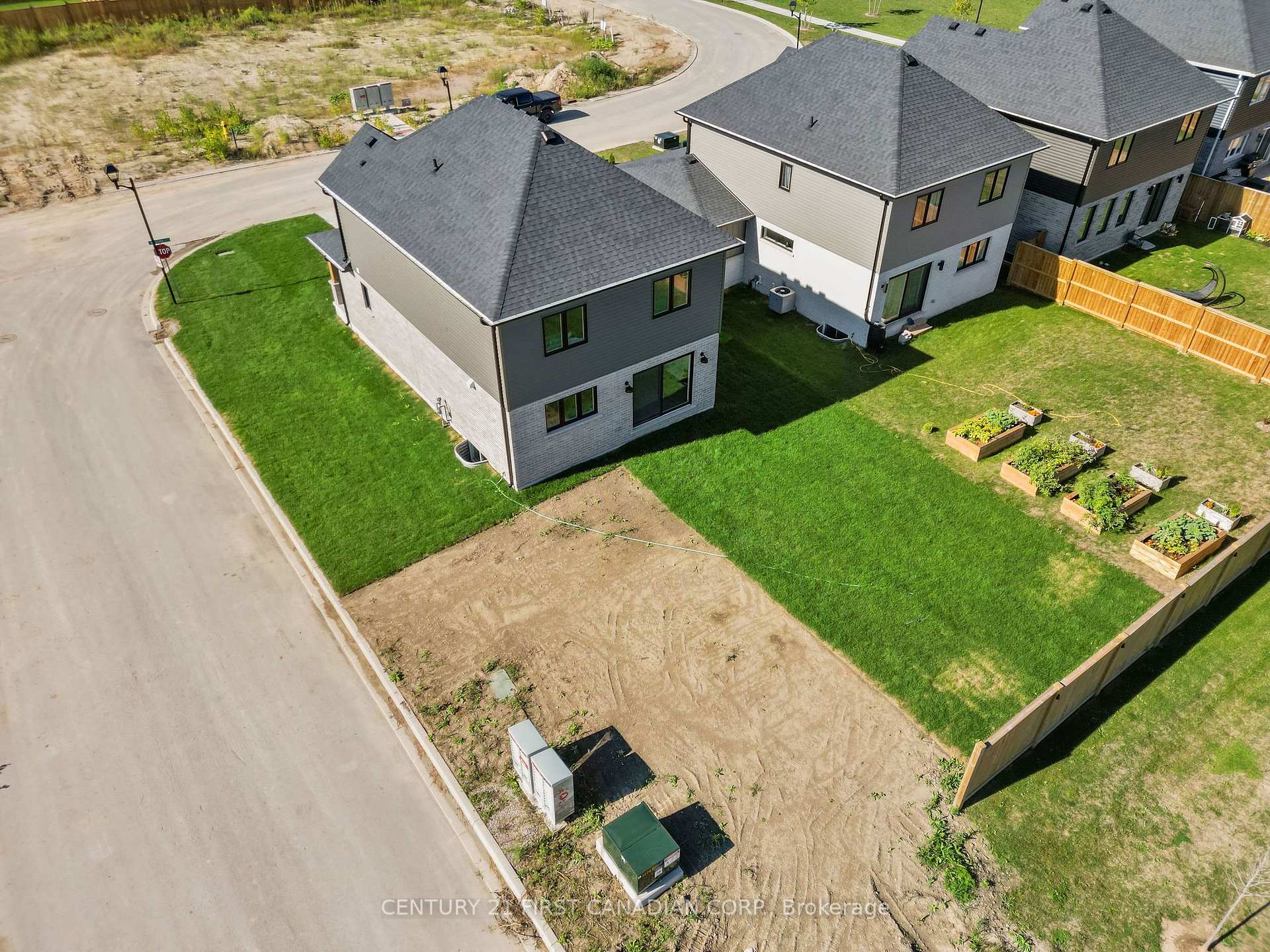 Photo 33 of 34 Postma Crescent, North Middlesex, Ailsa Craig — HOMEH