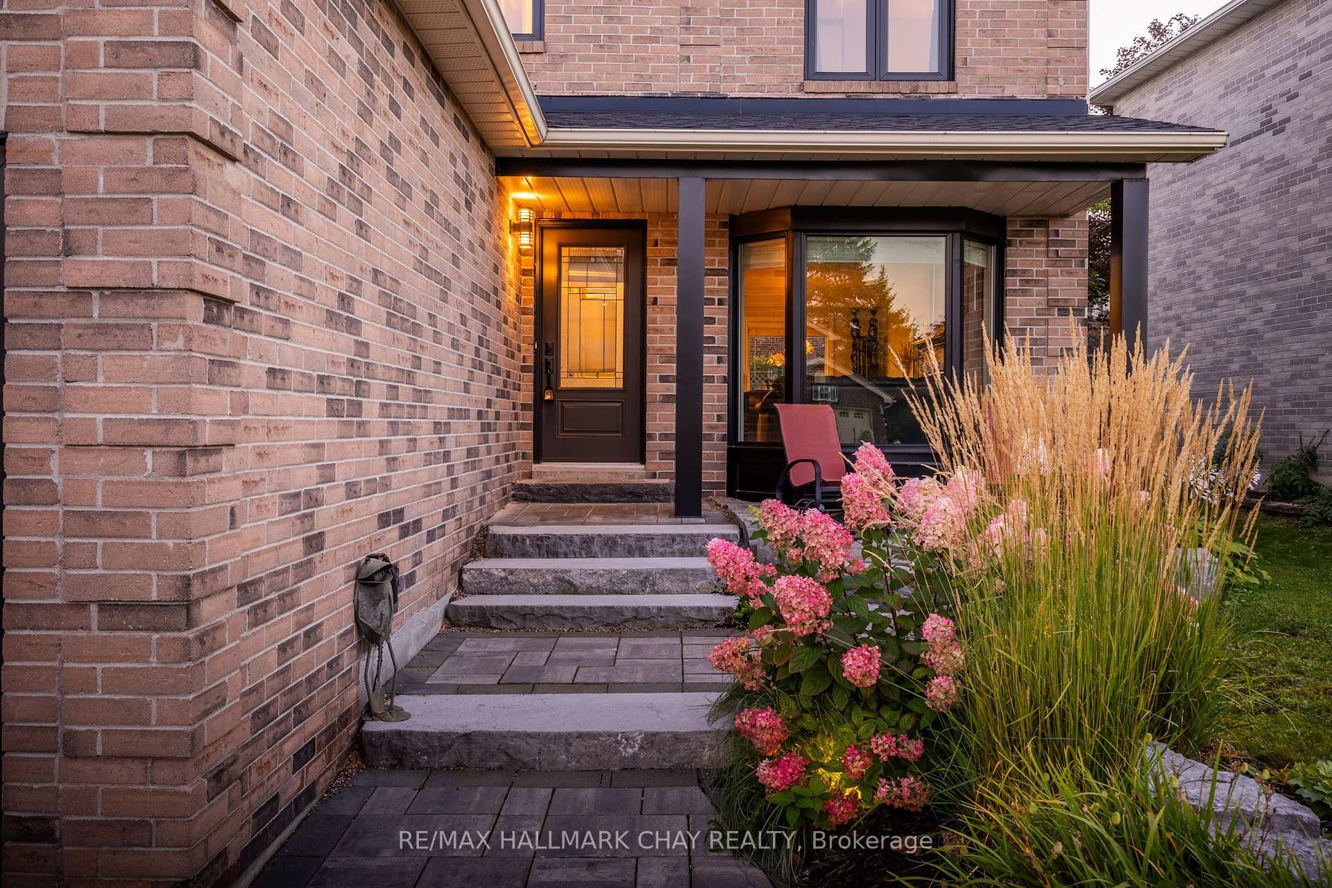 Photo 3 of 12 Grasett Crescent, Barrie, West Bayfield — HOMEH
