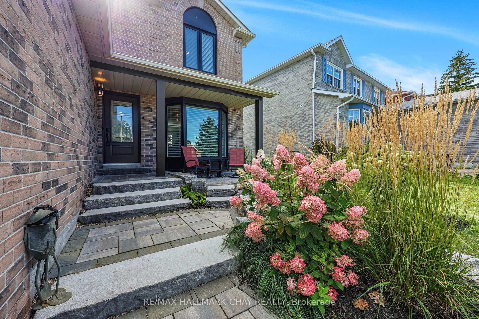 Photo 4 of 12 Grasett Crescent, Barrie, West Bayfield — HOMEH