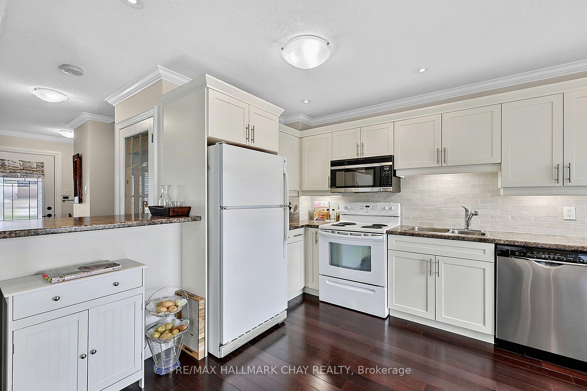 Photo 10 of 12 Grasett Crescent, Barrie, West Bayfield — HOMEH