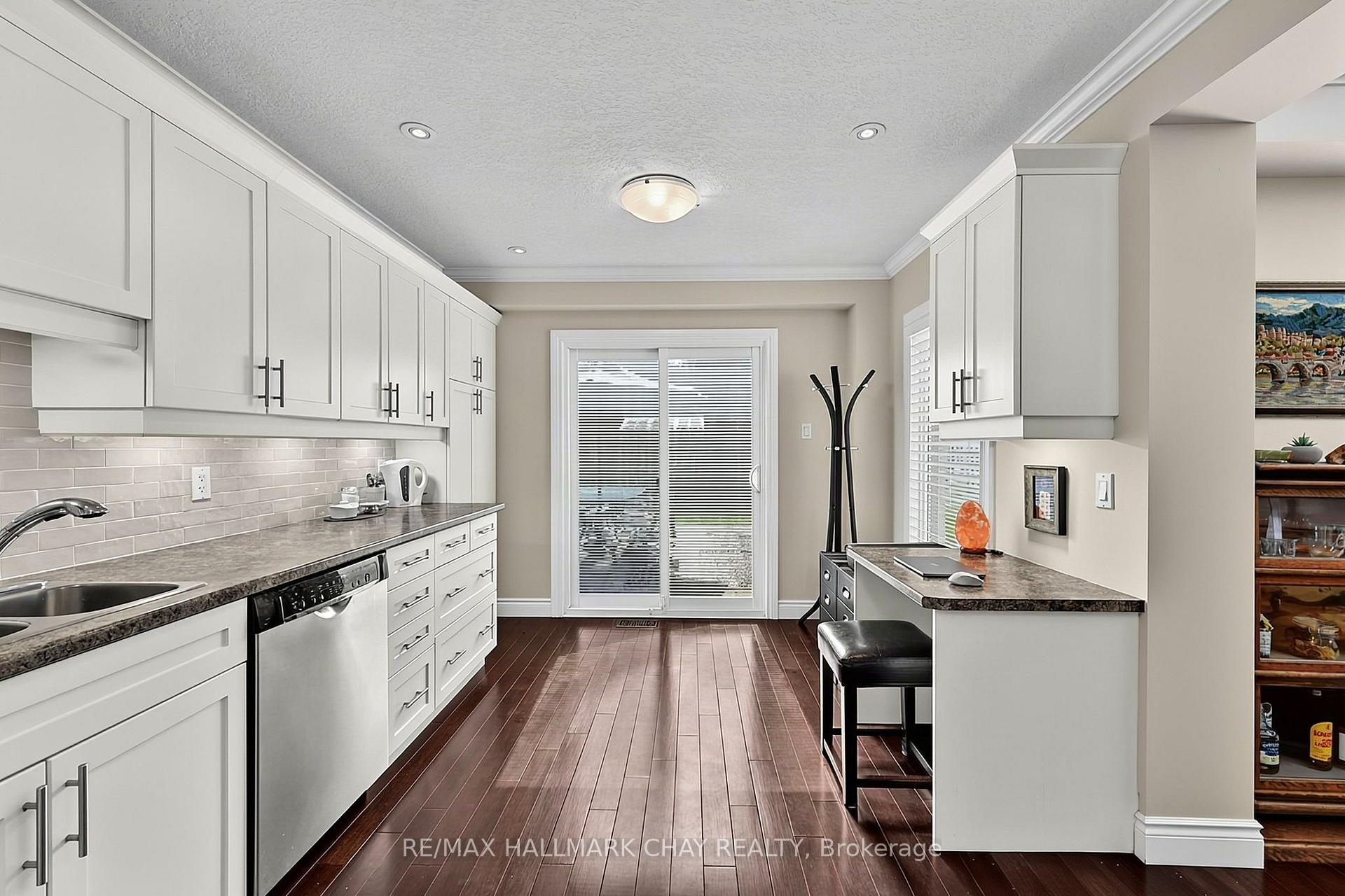 Photo 7 of 12 Grasett Crescent, Barrie, West Bayfield — HOMEH