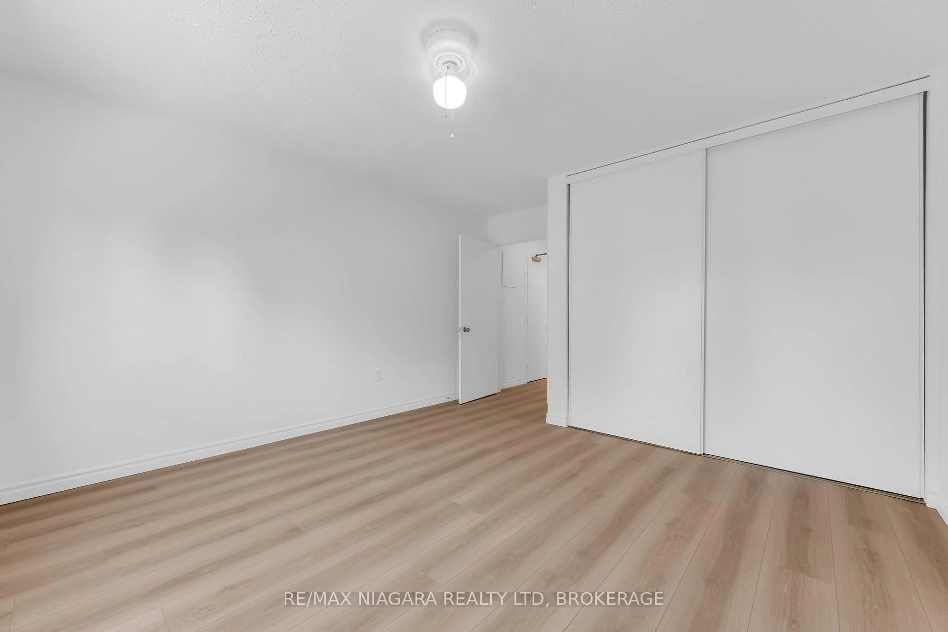 Photo 11 of Unit 2-3, 833 Foss Road, Pelham, Fenwick — HOMEH