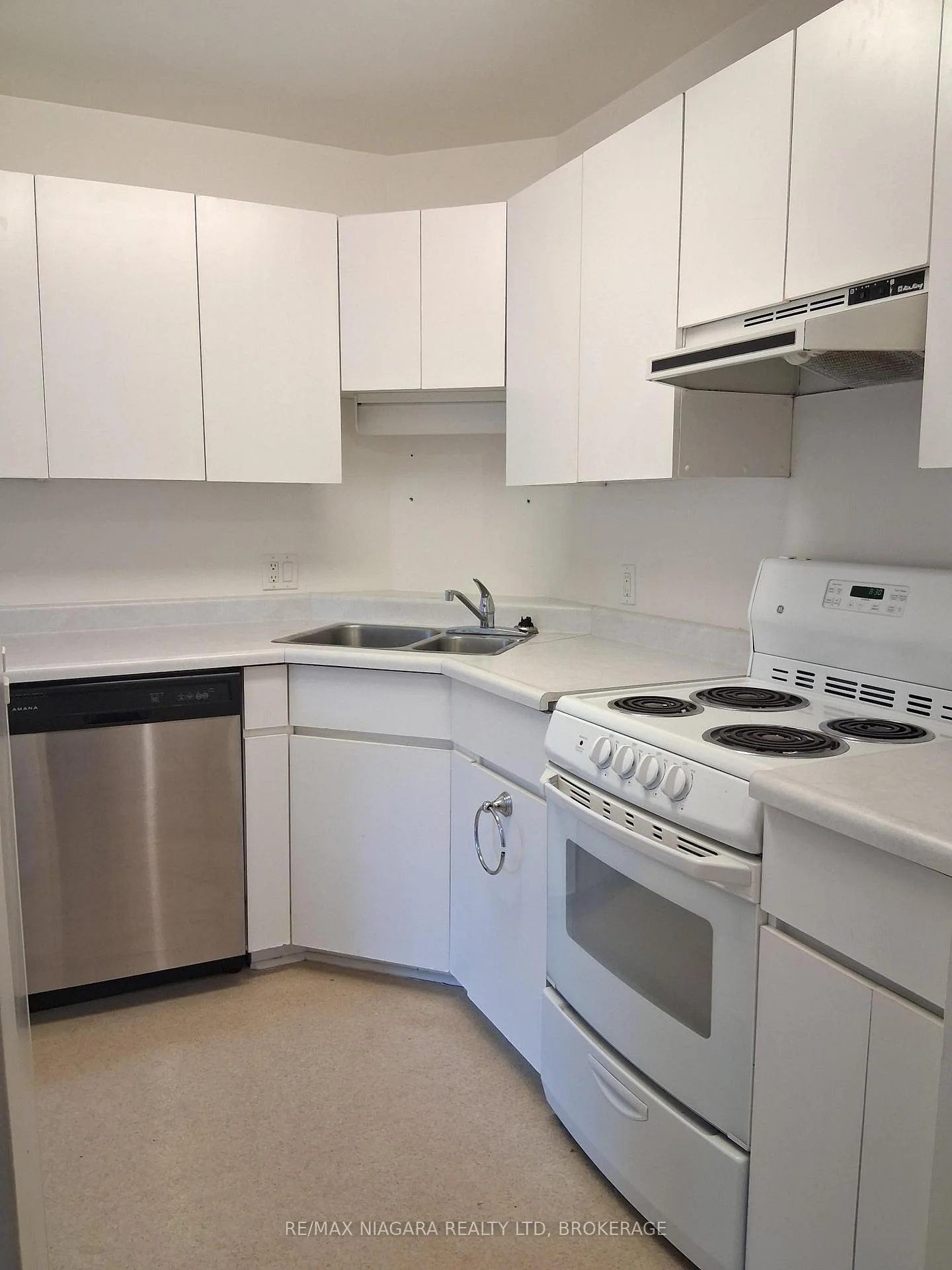 Photo 14 of Unit 2-3, 833 Foss Road, Pelham, Fenwick — HOMEH