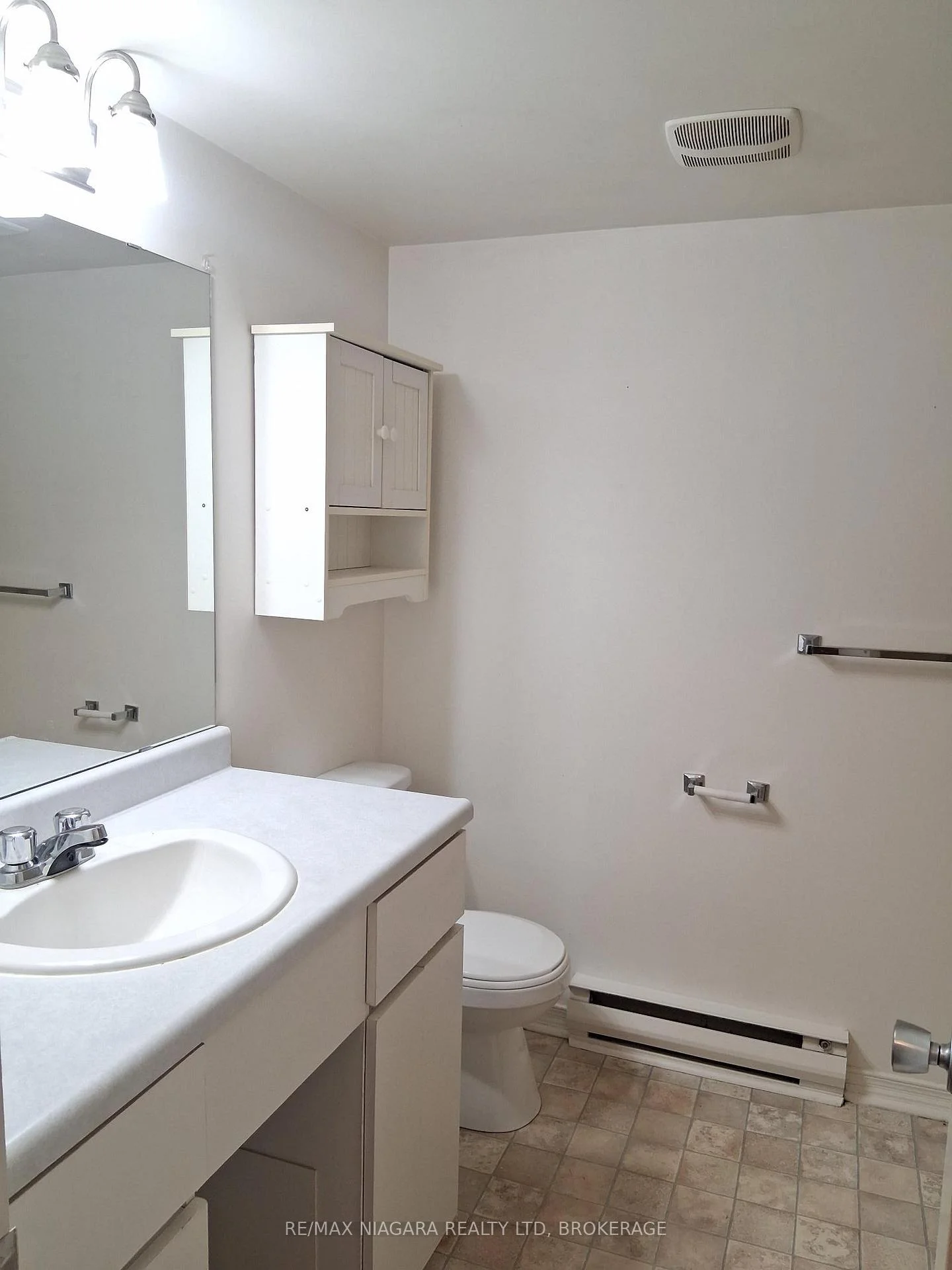 Photo 21 of Unit 2-3, 833 Foss Road, Pelham, Fenwick — HOMEH