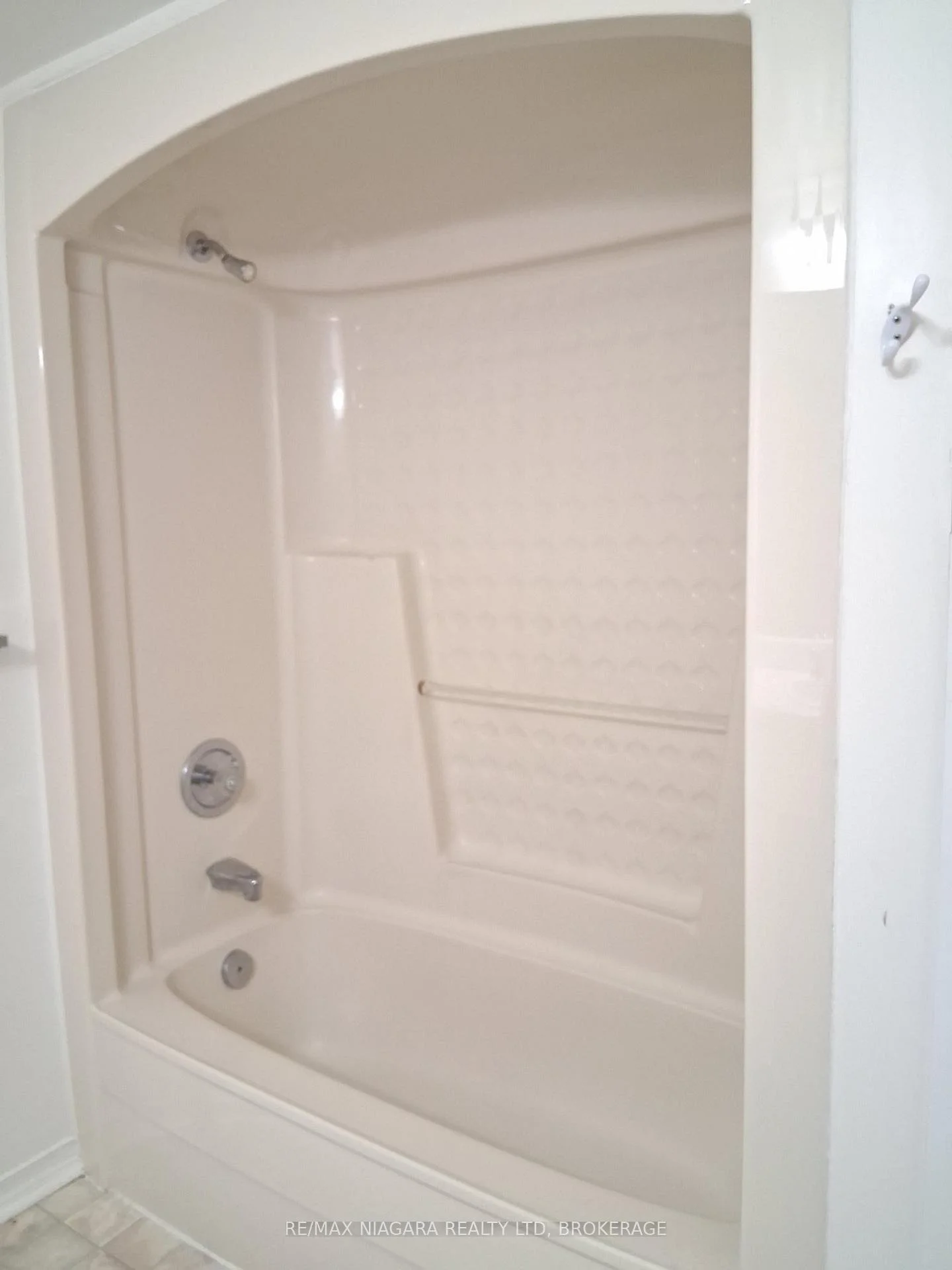 Photo 22 of Unit 2-3, 833 Foss Road, Pelham, Fenwick — HOMEH