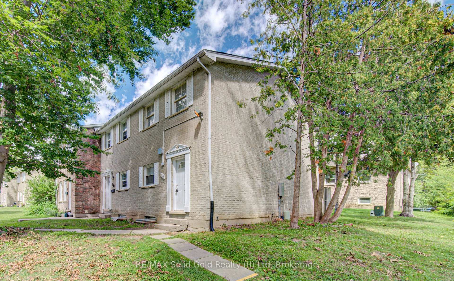 Photo 3 of 150 Westcourt Place, Waterloo, Beechwood — HOMEH