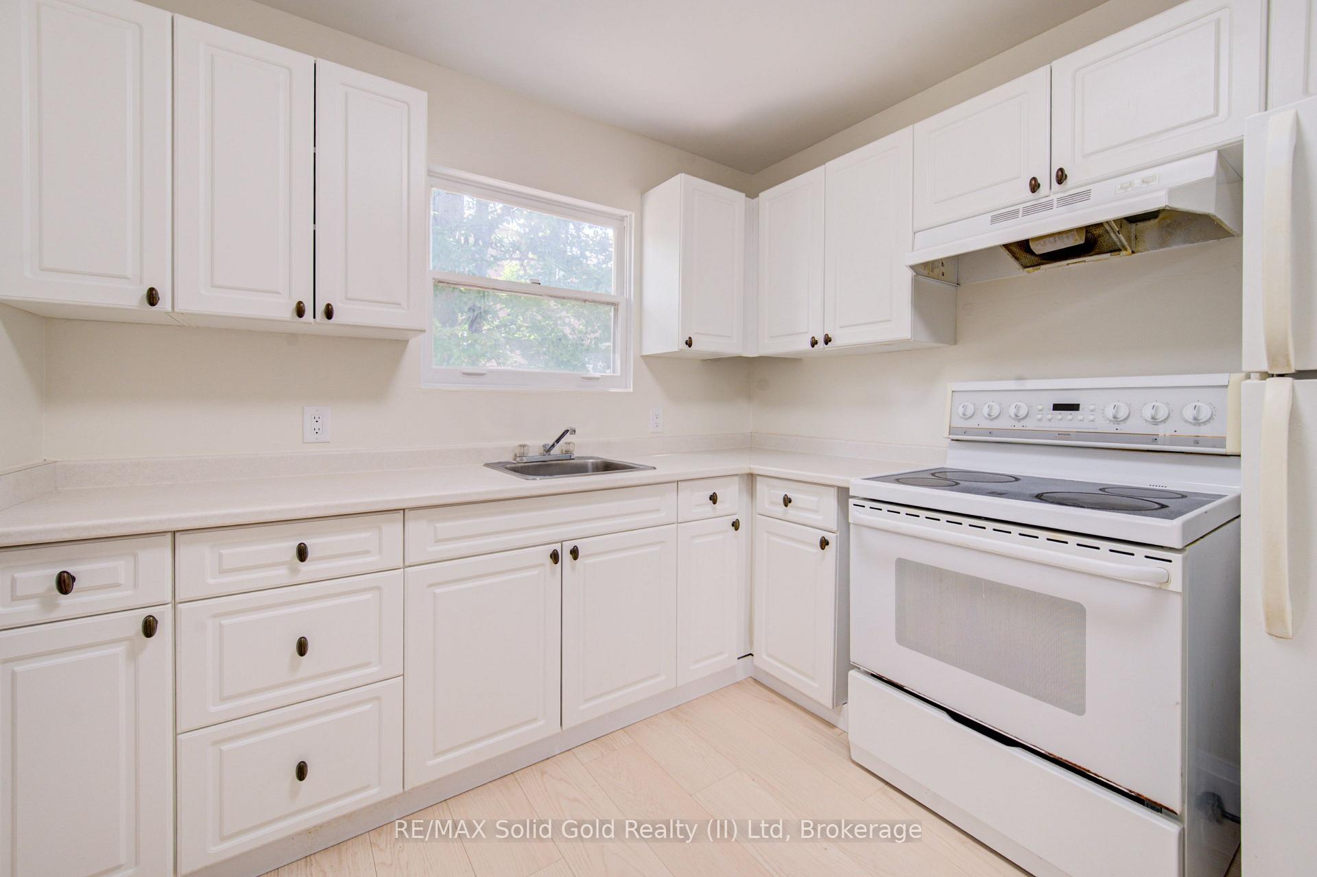 Photo 6 of 150 Westcourt Place, Waterloo, Beechwood — HOMEH