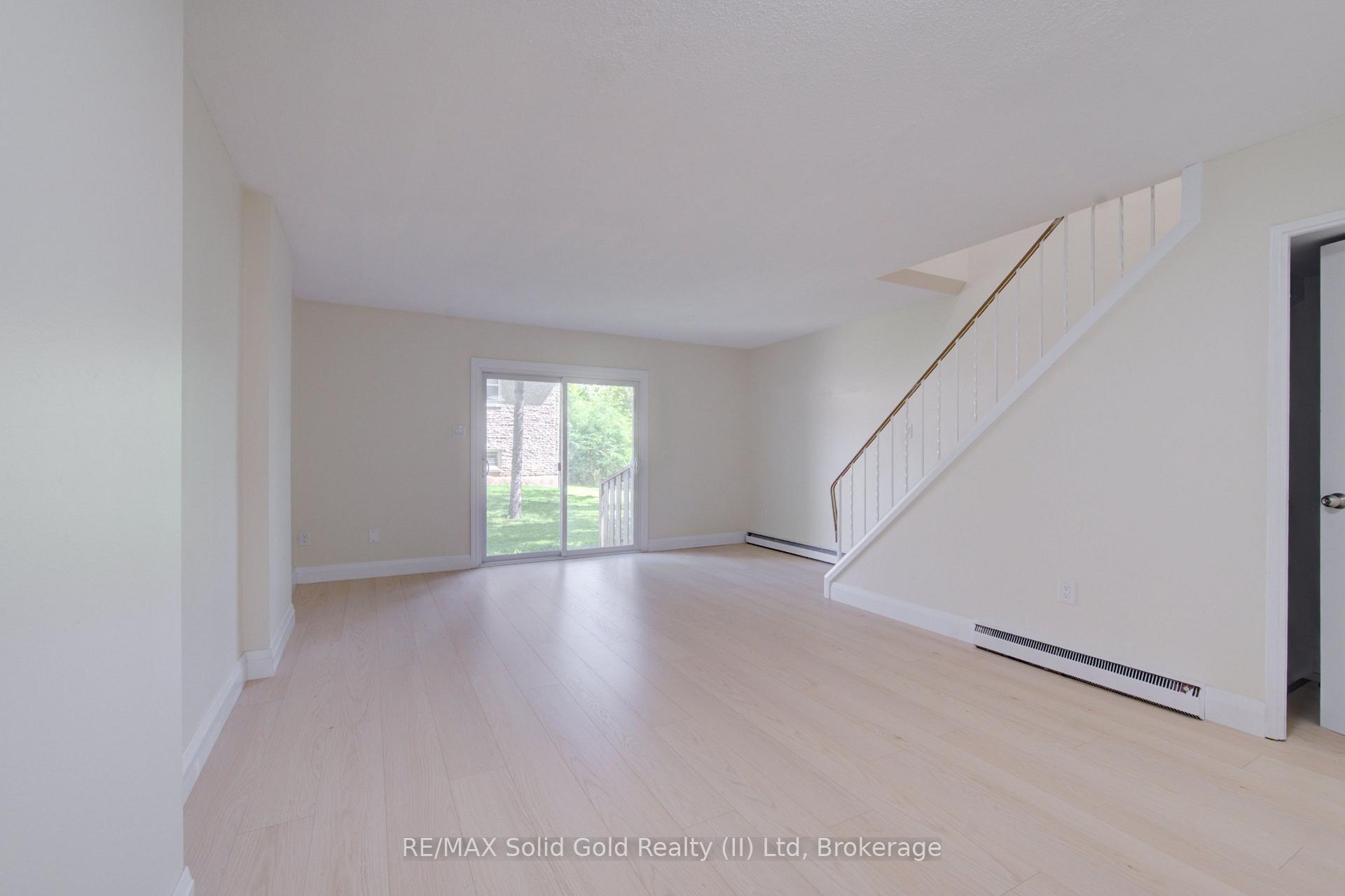 Photo 8 of 150 Westcourt Place, Waterloo, Beechwood — HOMEH