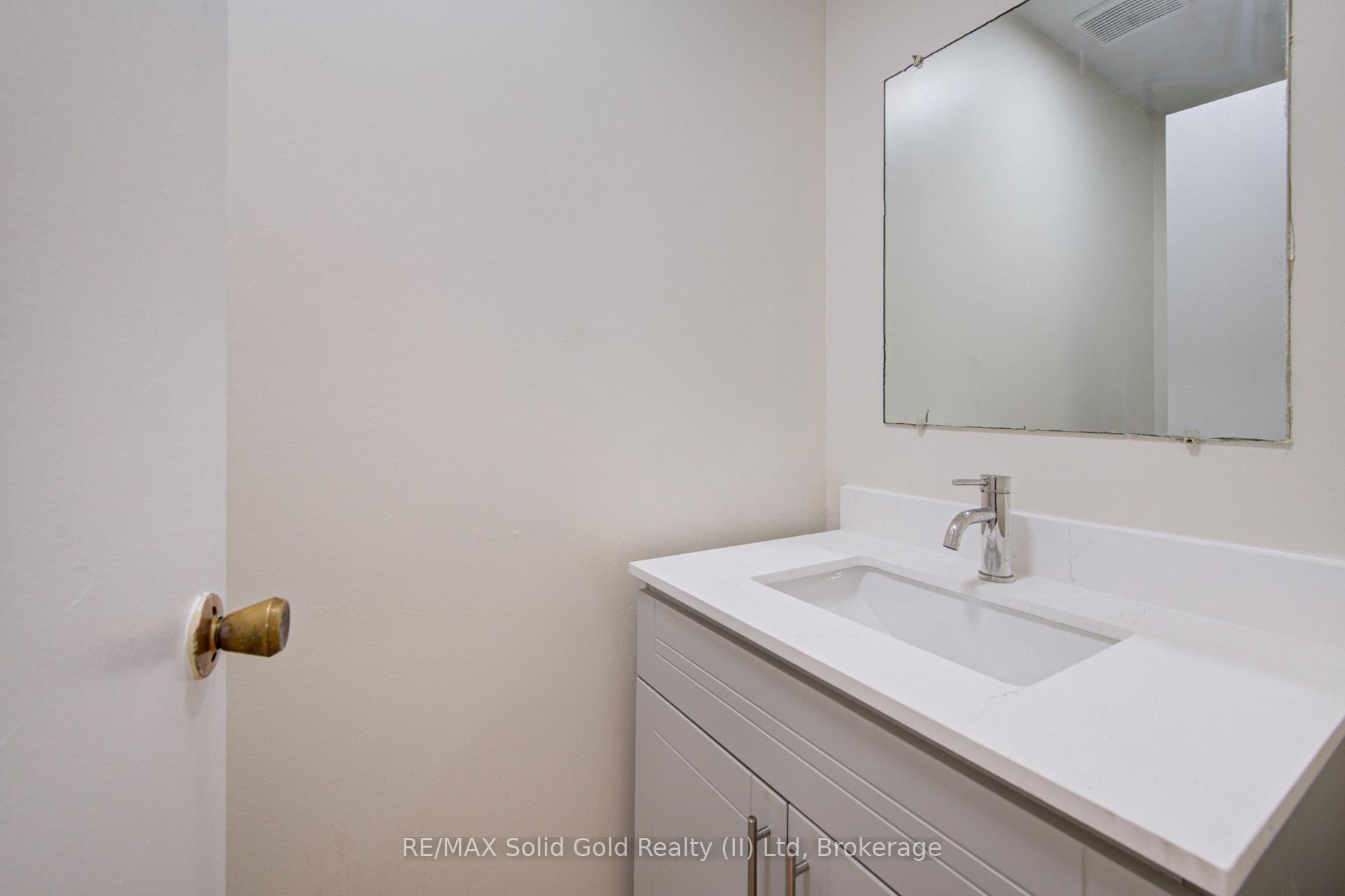 Photo 10 of 150 Westcourt Place, Waterloo, Beechwood — HOMEH