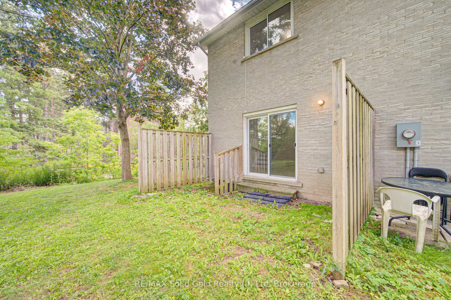 Photo 23 of 150 Westcourt Place, Waterloo, Beechwood — HOMEH