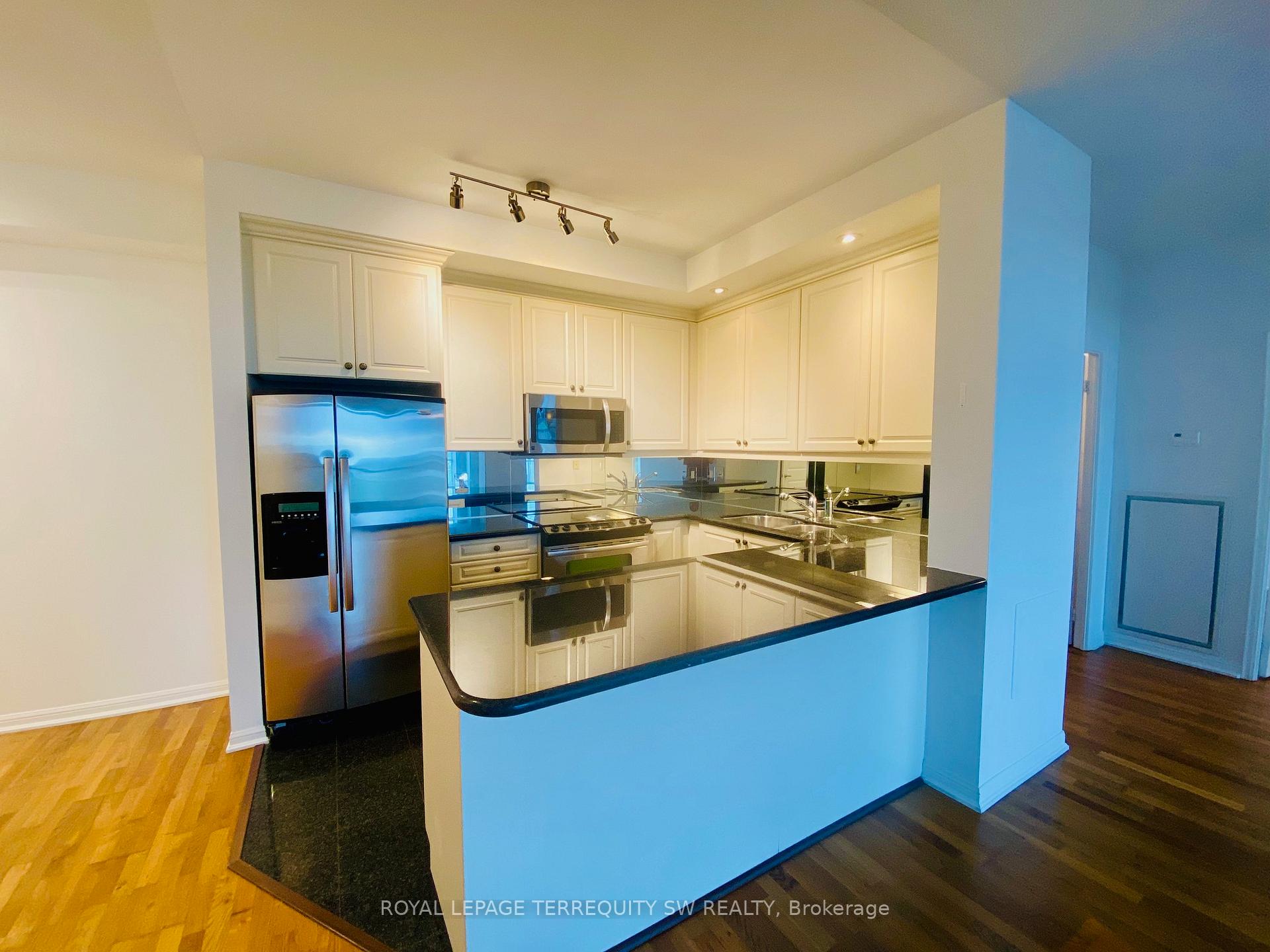 Photo 2 of Unit 912, 628 Fleet Street, Toronto, Niagara — HOMEH