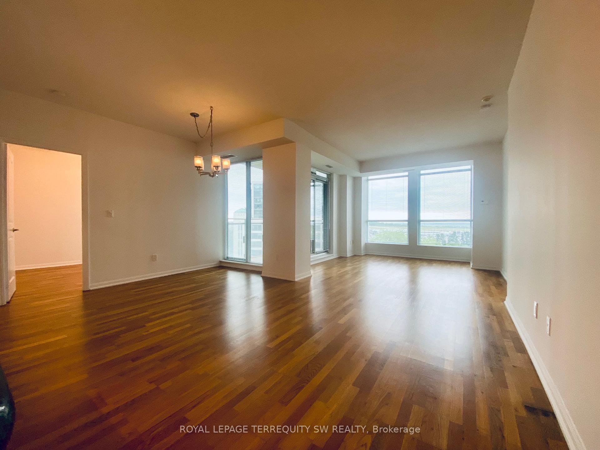 Photo 3 of Unit 912, 628 Fleet Street, Toronto, Niagara — HOMEH
